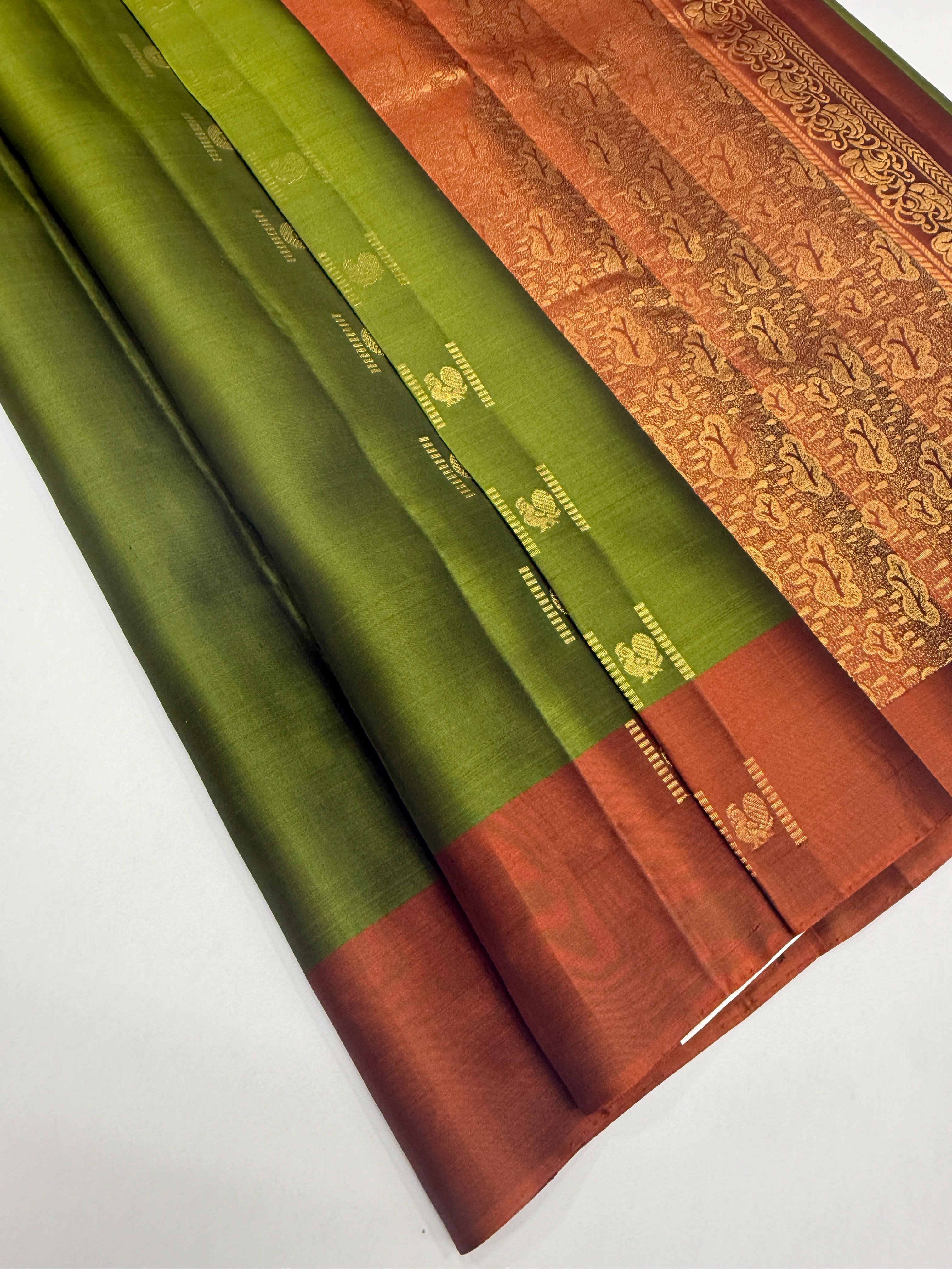 VSCB680 - green color body , rust color pallu , blouse - Pure silk saree