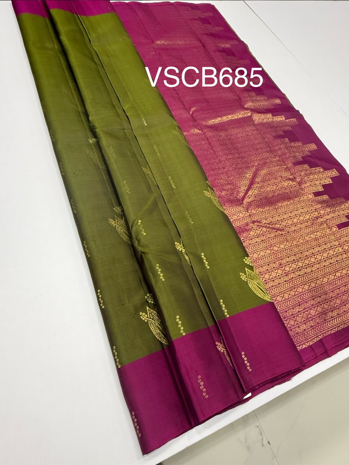 VSCB685 - green color body , purple color pallu , blouse - Pure silk saree
