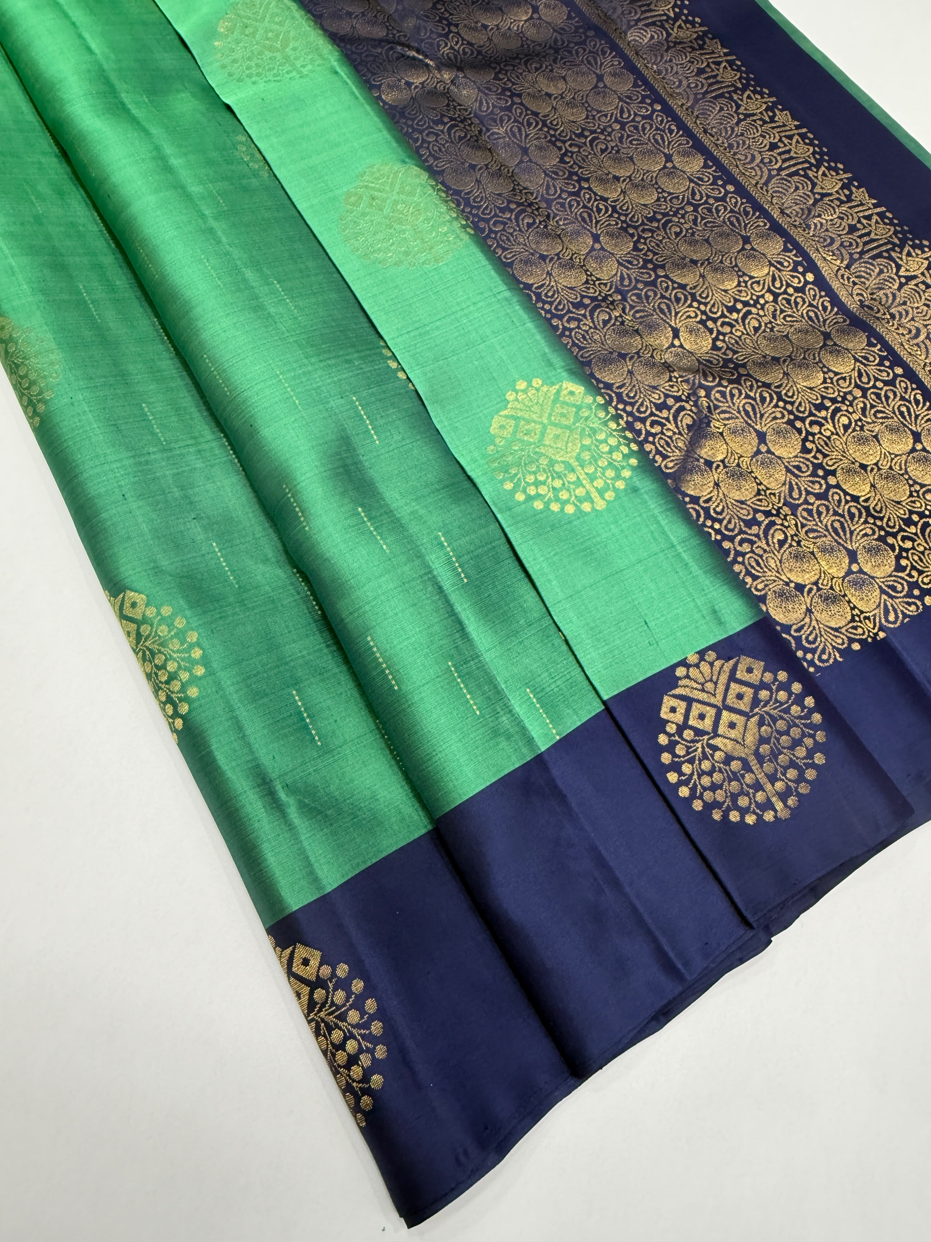 VSCB690 - dual green color body , navy blue color pallu , blouse - Pure silk saree