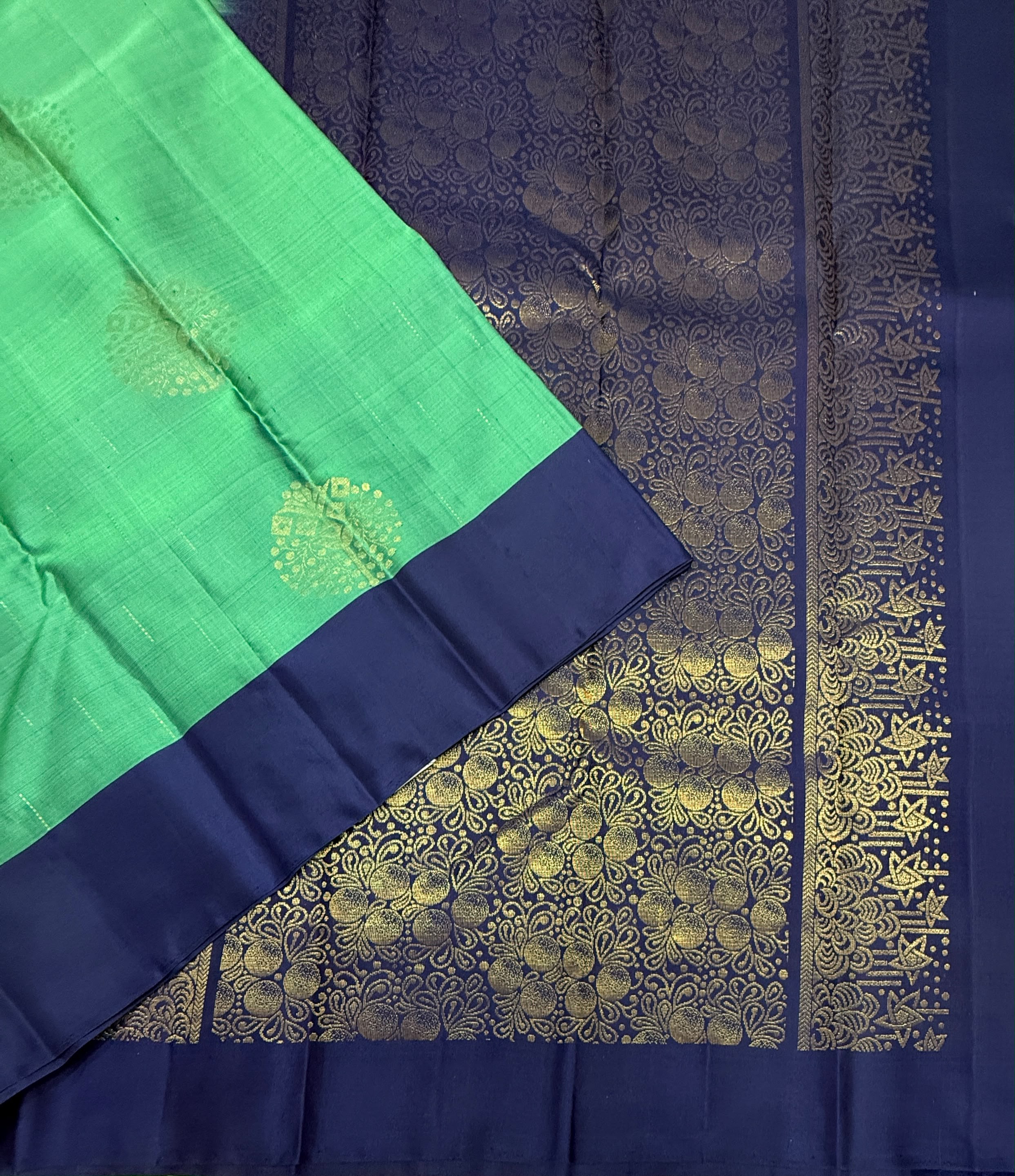 VSCB690 - dual green color body , navy blue color pallu , blouse - Pure silk saree