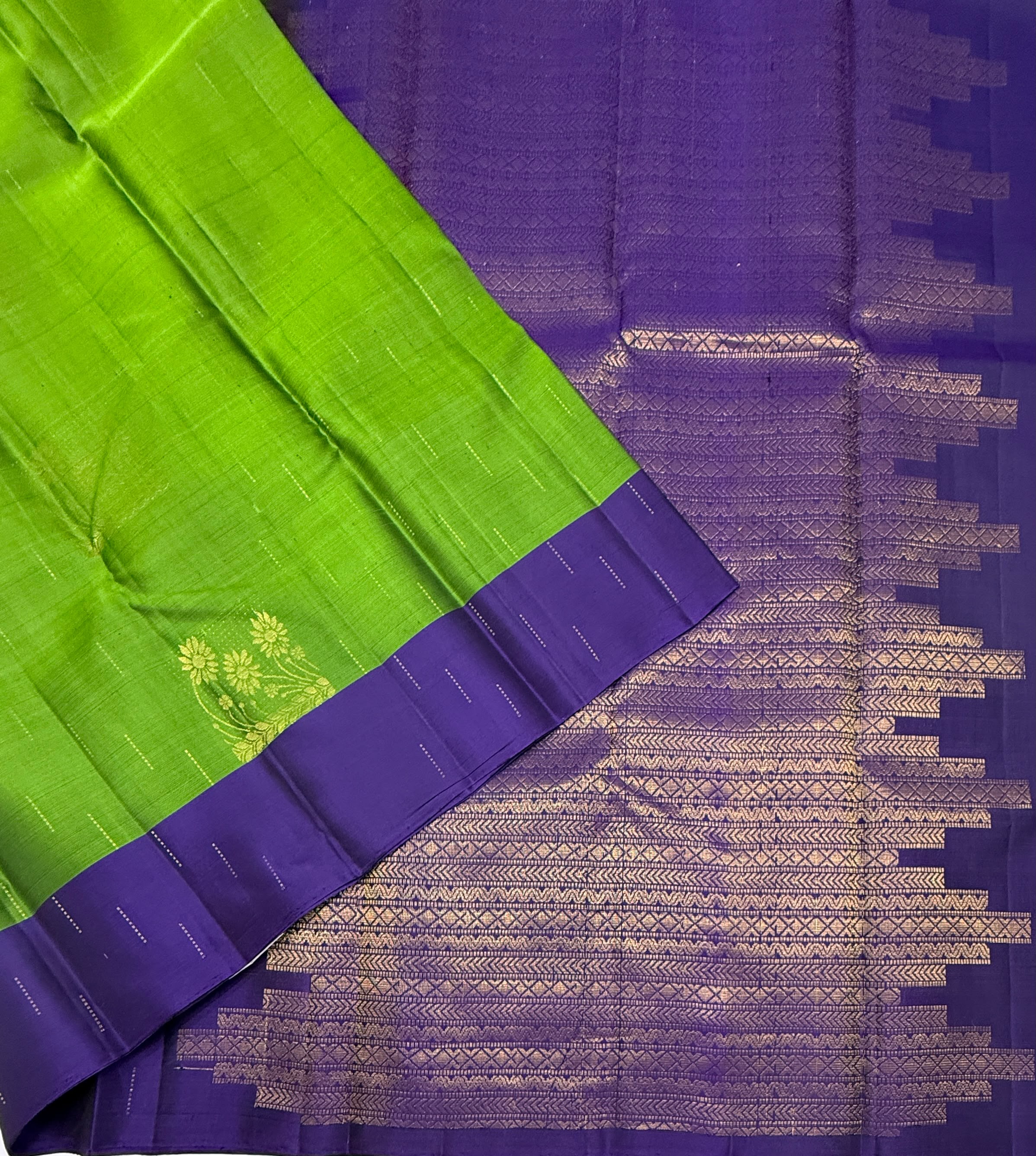 VSCB692 - green color body , violet color pallu , blouse - Pure silk saree