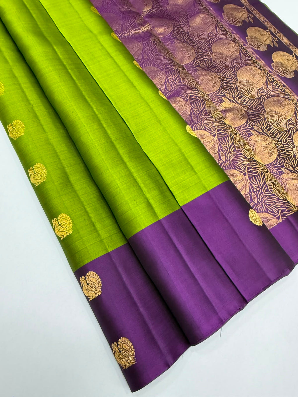 VSCB697 - green color body , violet color pallu , blouse - Pure silk saree