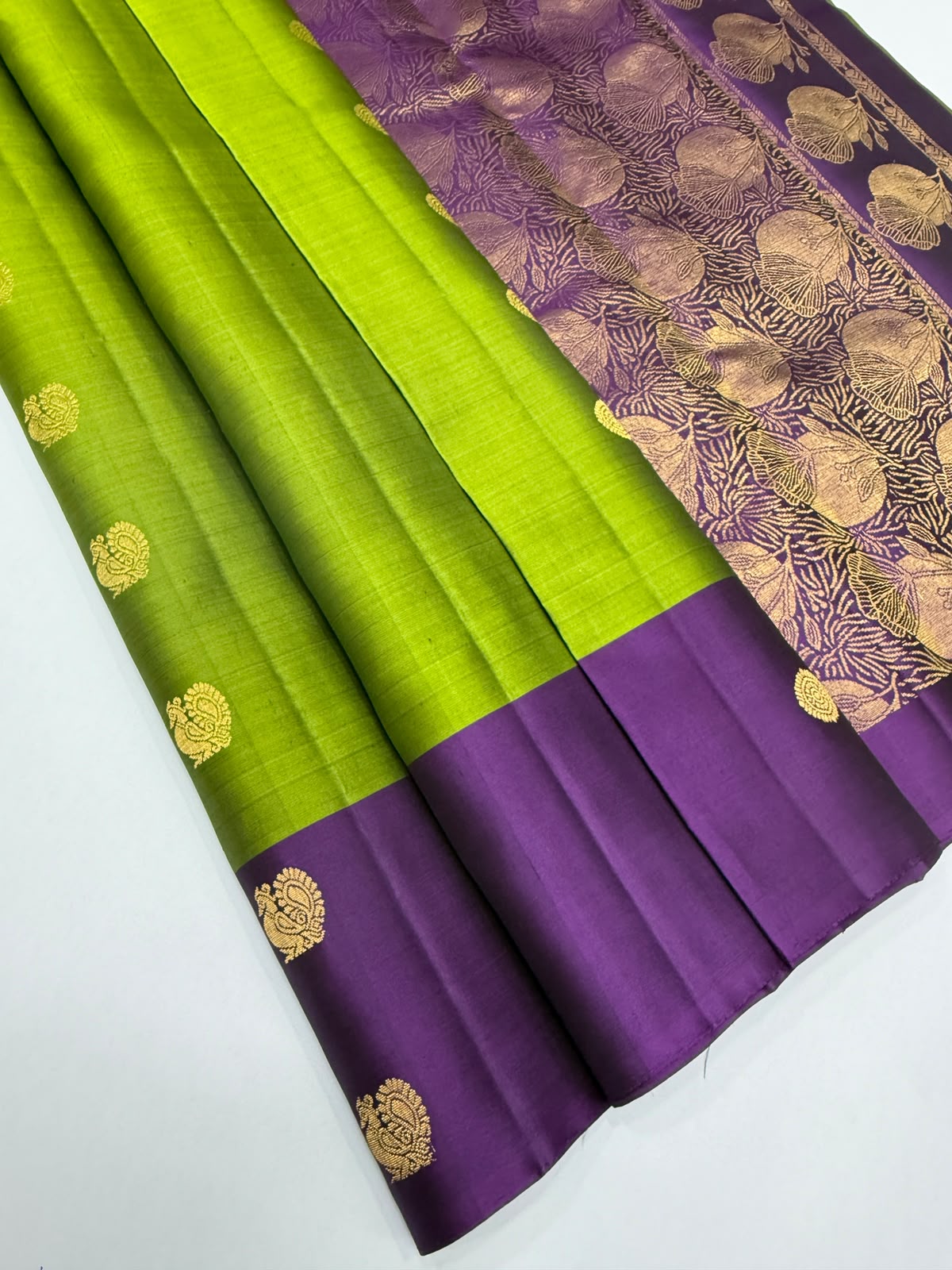 VSCB697 - green color body , violet color pallu , blouse - Pure silk saree