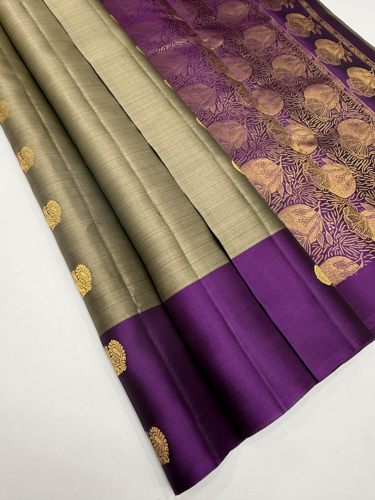 VSCB699 - dark grey color body , violet color pallu , blouse - Pure silk saree