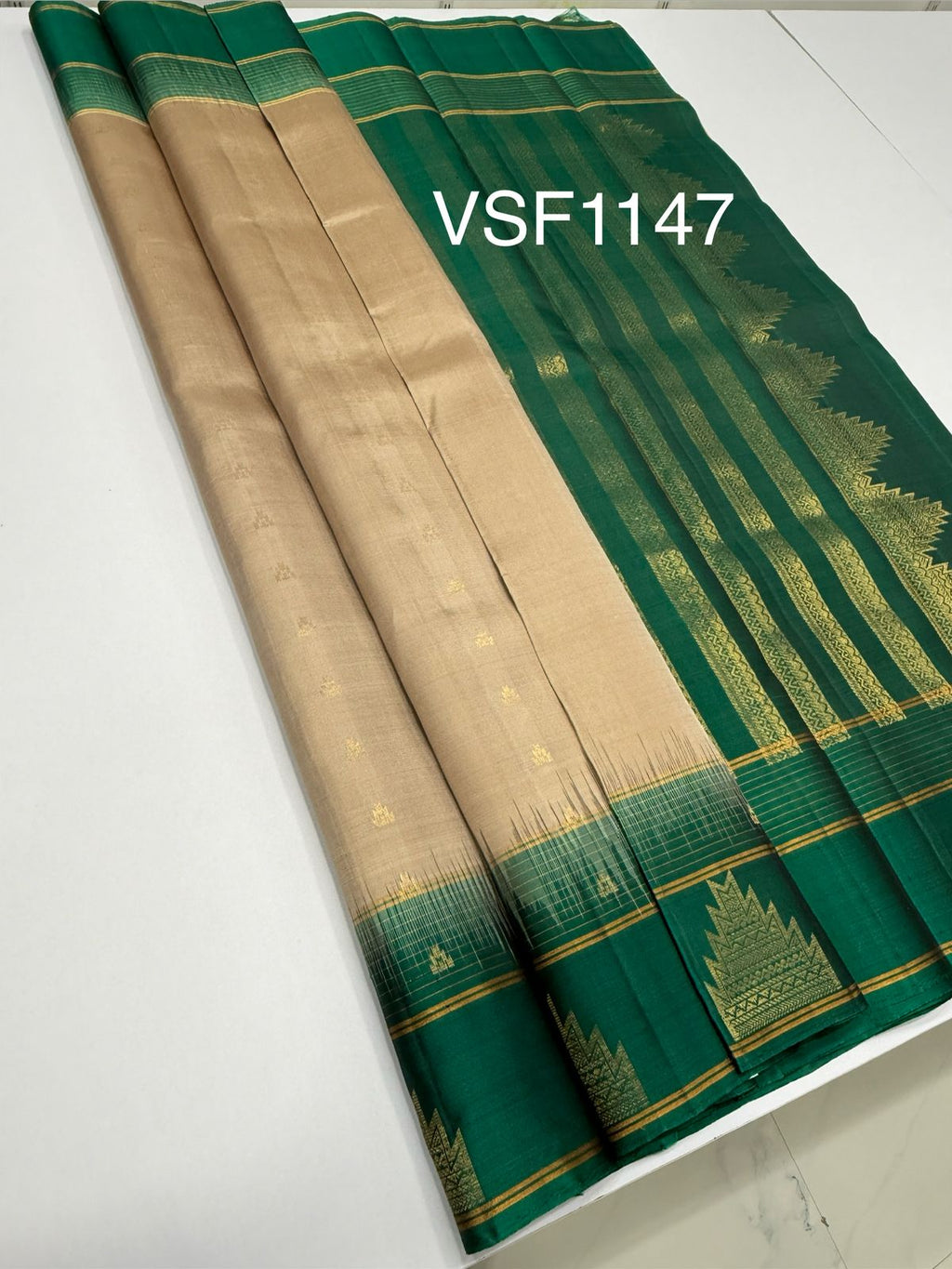 VSF1147 - cream color body , green color pallu,blouse - Pure silk saree