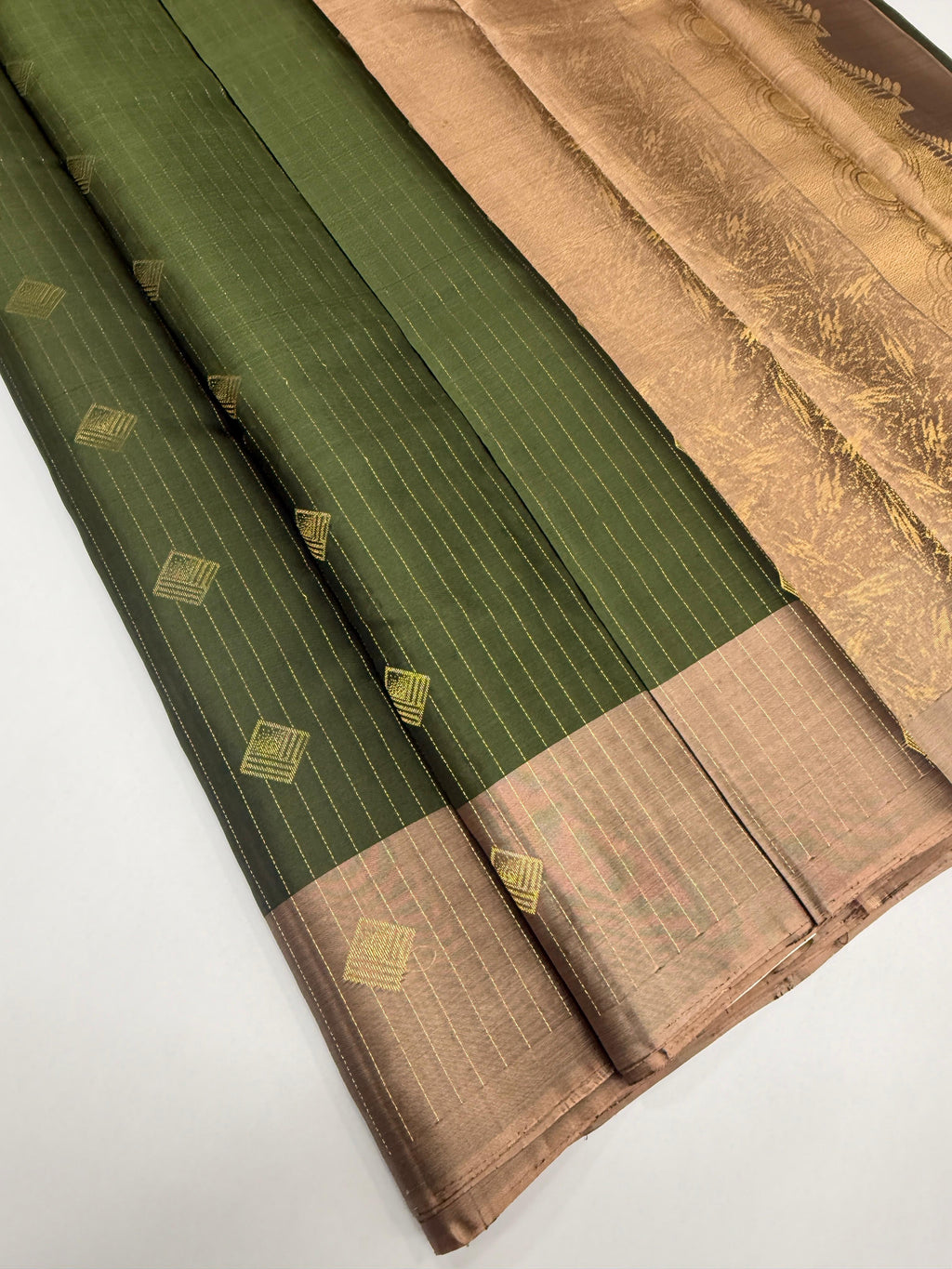 VSF1157 - pastel green color body , onion with black color pallu,blouse - Pure silk saree