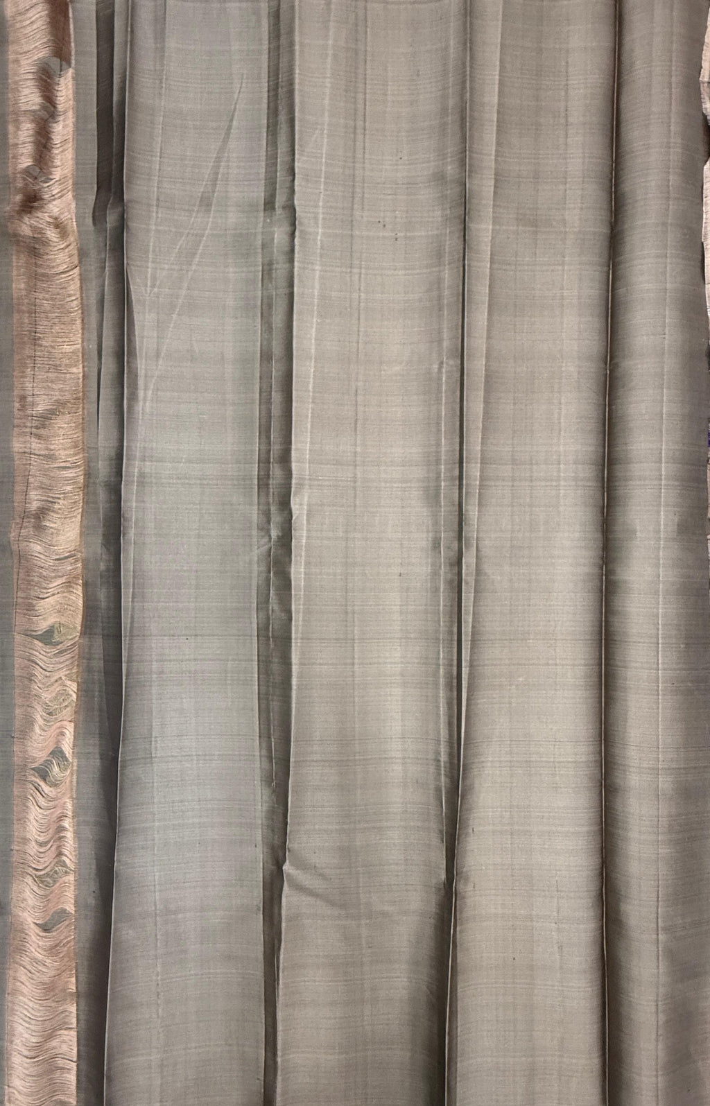 VSF1157 - pastel green color body , onion with black color pallu,blouse - Pure silk saree