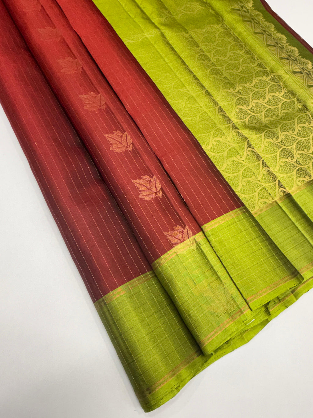 VSF1163 - maroon color body , green color pallu,blouse - Pure silk saree