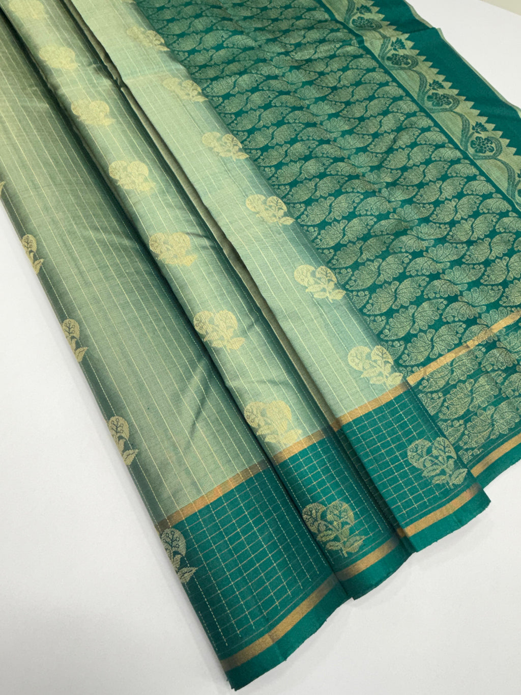 VSF1171 - light blue color body , teal blue color pallu,blouse - Pure silk saree