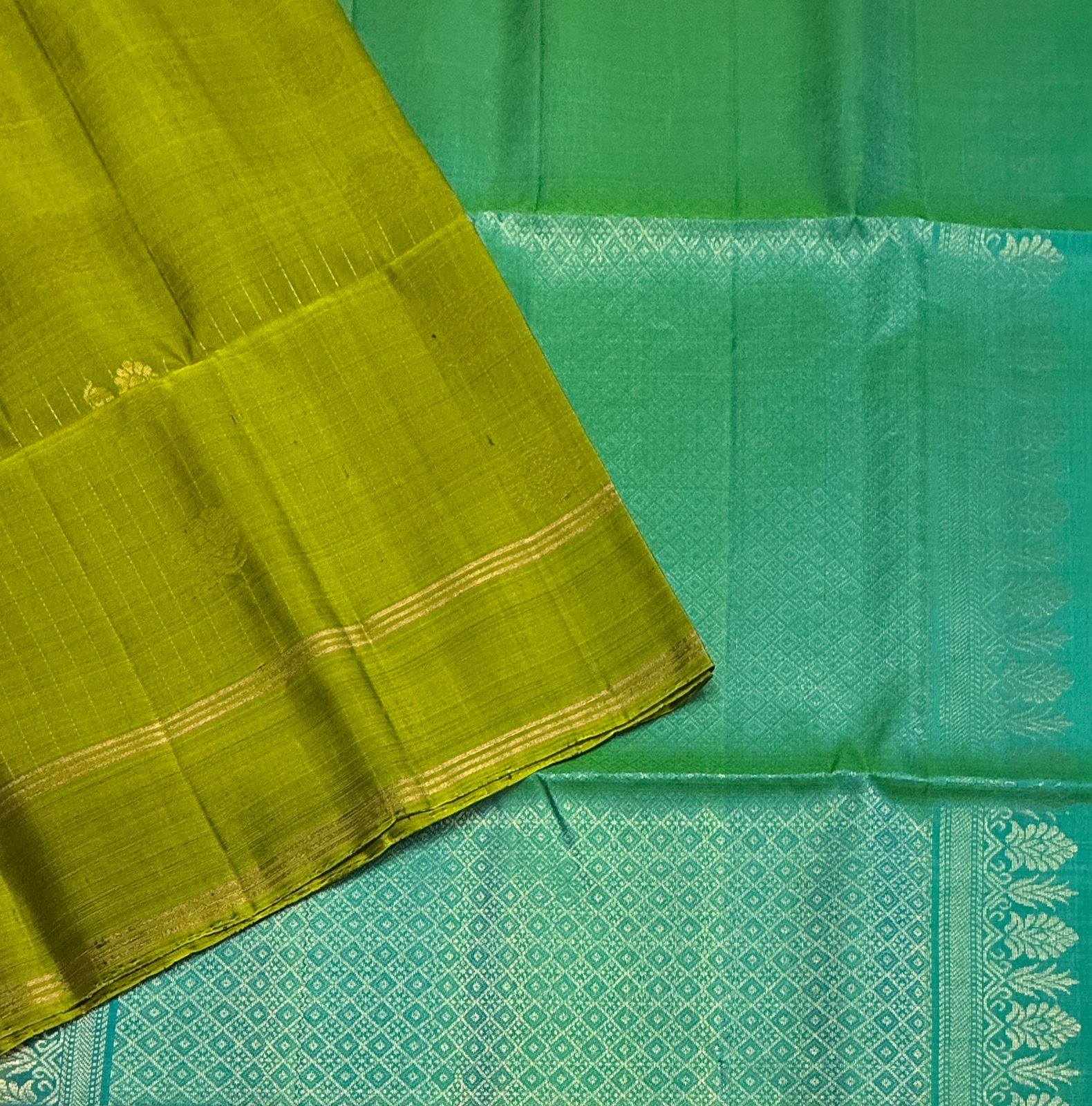 VSF1208 - mehandi green color body , bluish green color pallu,blouse - Pure silk saree