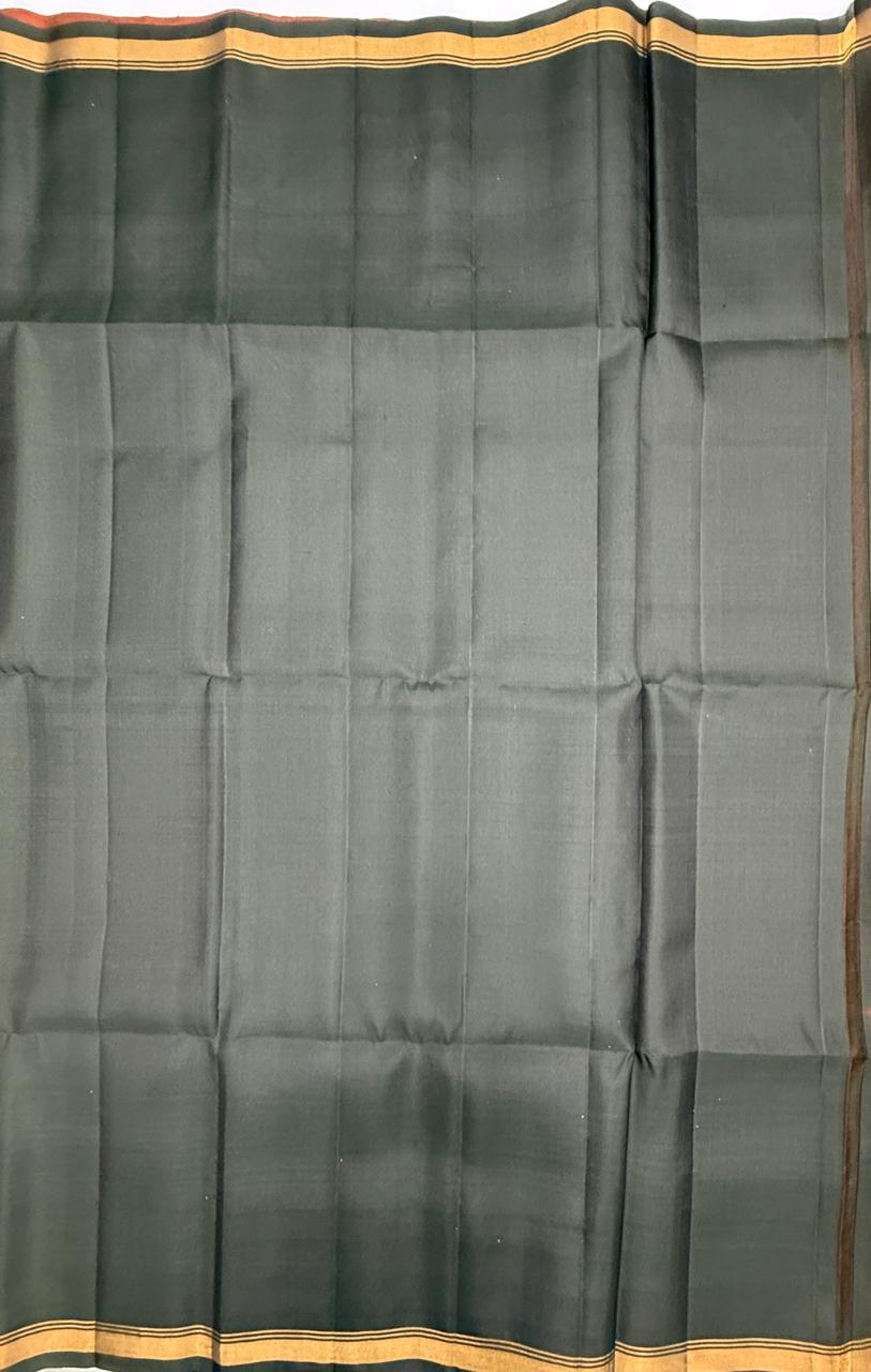 VSA681 - rust orange color body , dark green color pallu , blouse pure silk saree