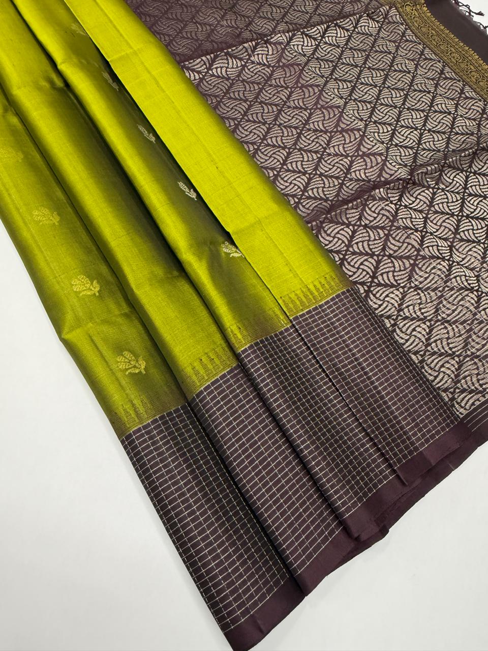 VST327 - mehandi green color body , dark purple color pallu, blouse - Pure silk saree