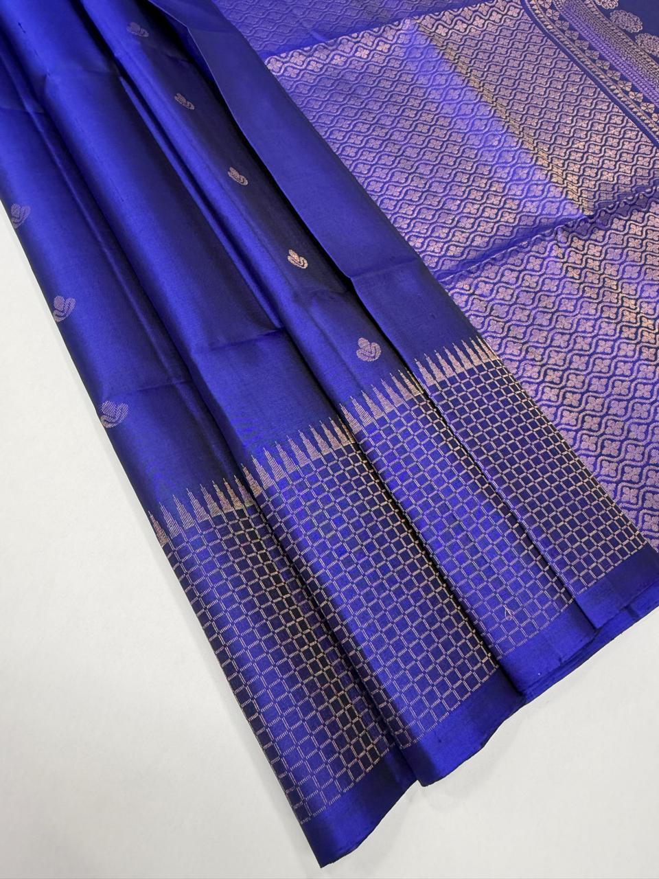 VST322 - royal blue color body , pallu , blouse - Pure silk saree