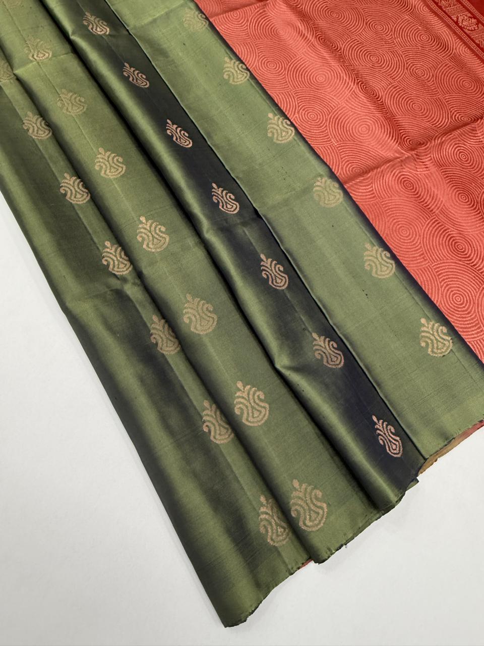 VSBL426 - pastel green color body , dusky pink color pallu , blouse - Pure silk saree