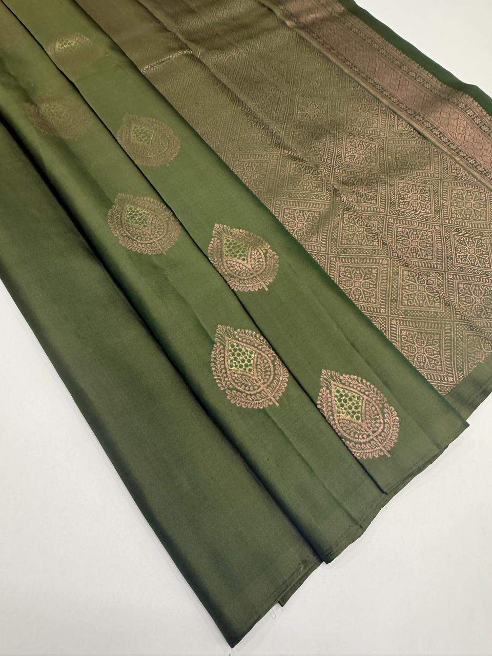 VSS498 - green color body, pallu , blouse pure silk saree
