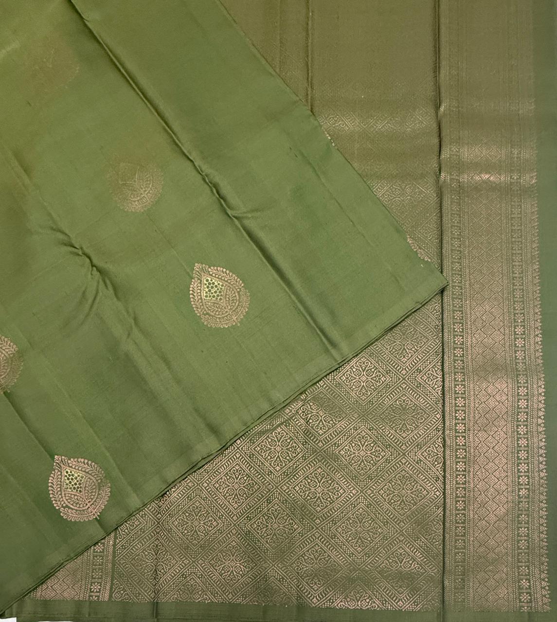 VSS498 - green color body, pallu , blouse pure silk saree