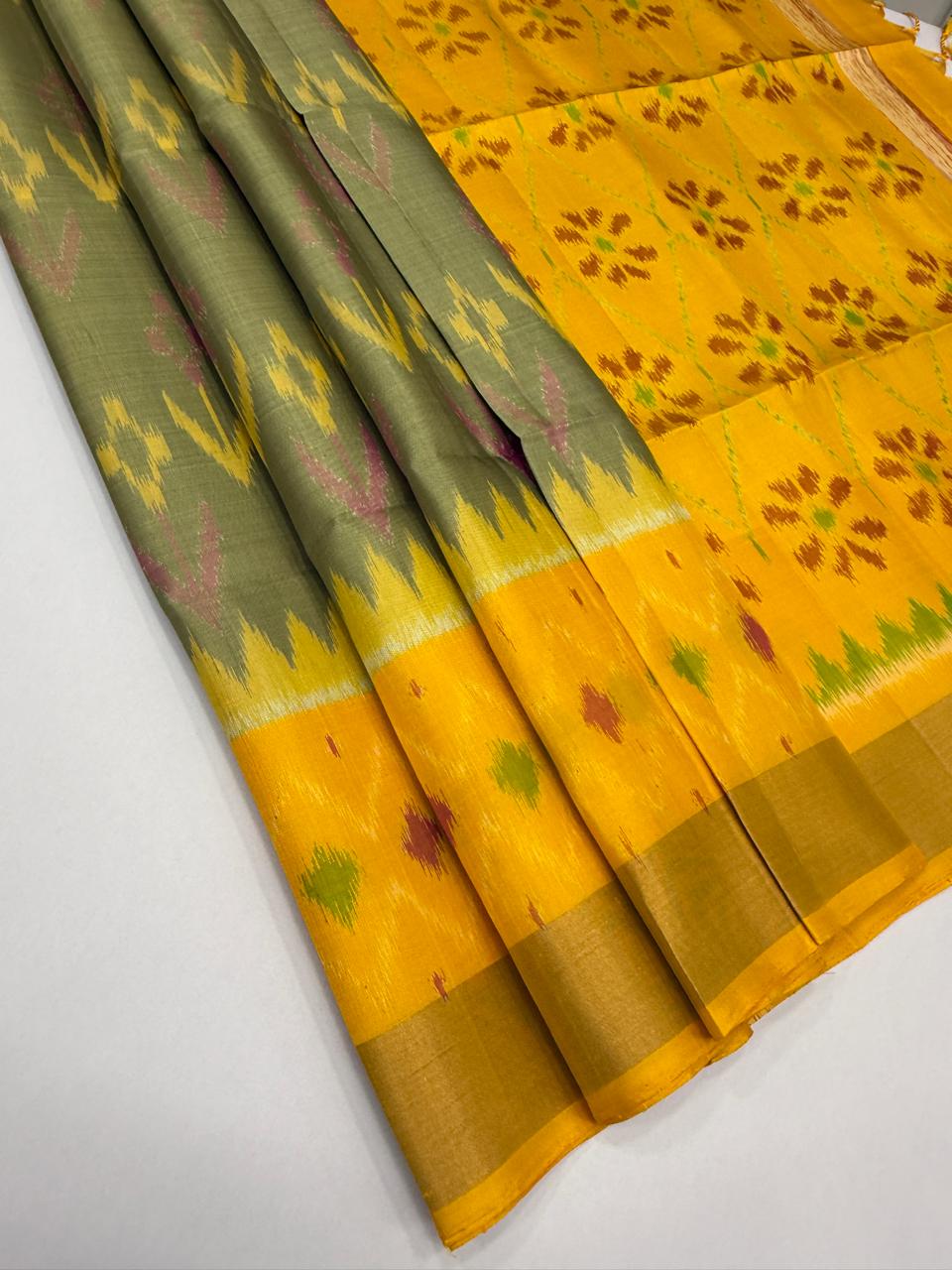 VSIS478 - beige color body , yellow color pallu , blouse - Pure silk saree
