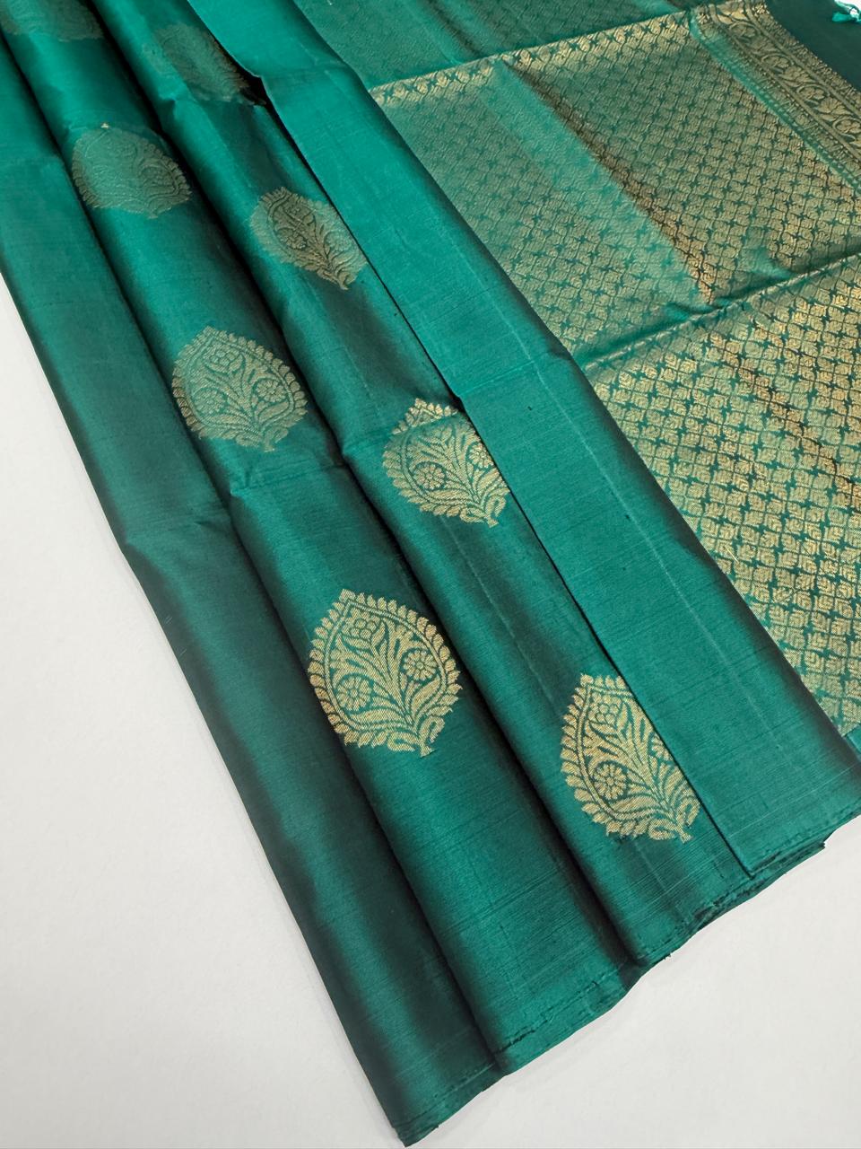 VSS502 - peacock green color body, pallu , blouse pure silk saree