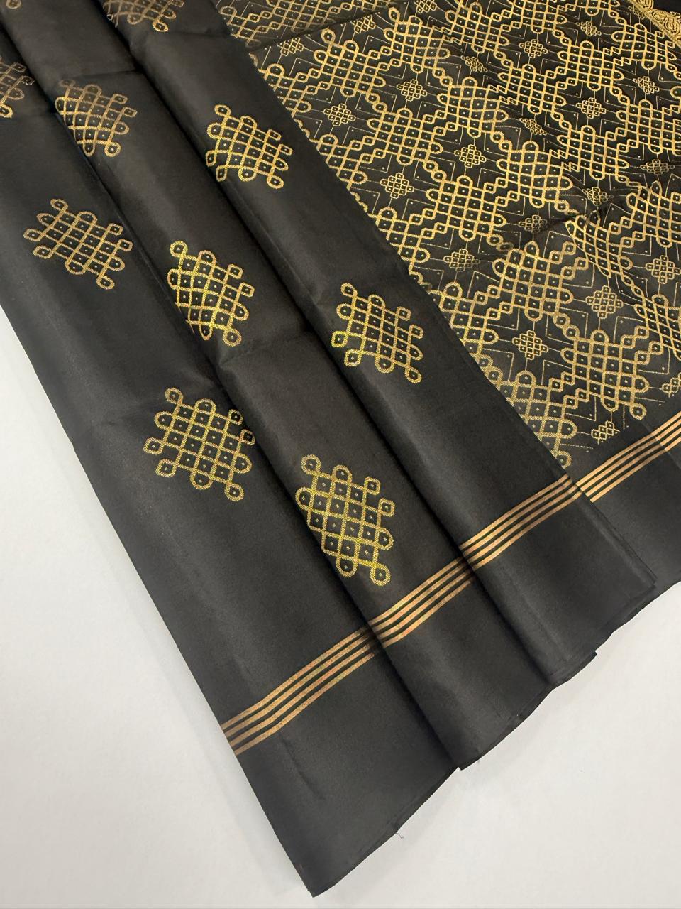 VSS503 - black color body, pallu , blouse pure silk saree