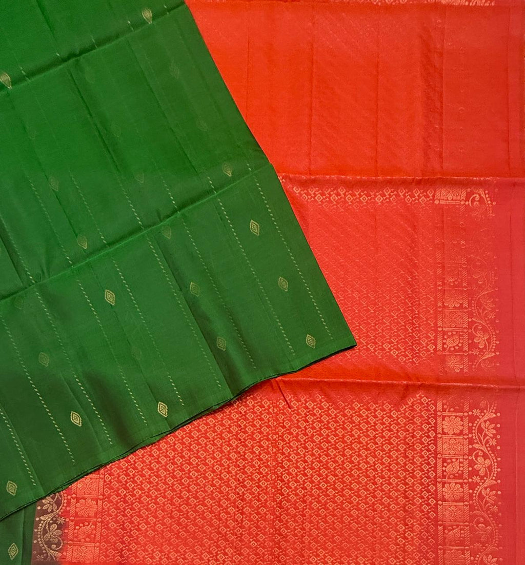 VSM498 - bottle green color body , pinkish orange color pallu , blouse&nbsp;