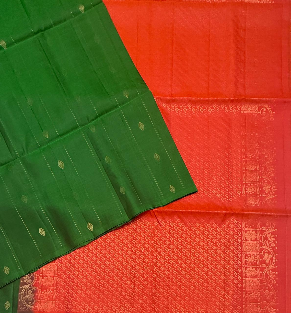 VSM498 - bottle green color body , pinkish orange color pallu , blouse&nbsp;