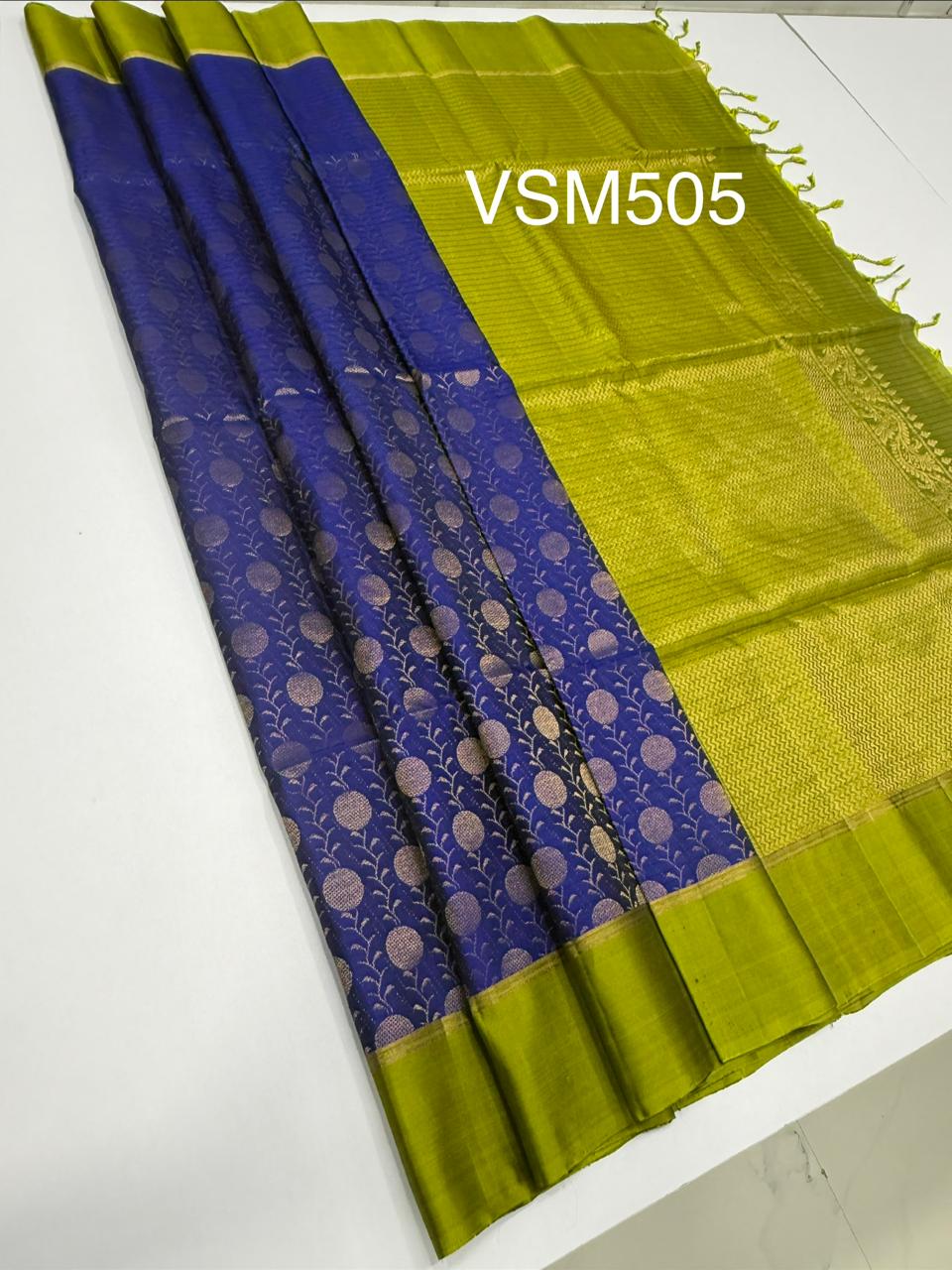 VSM505 - royal blue color body , green color pallu , blouse&nbsp;