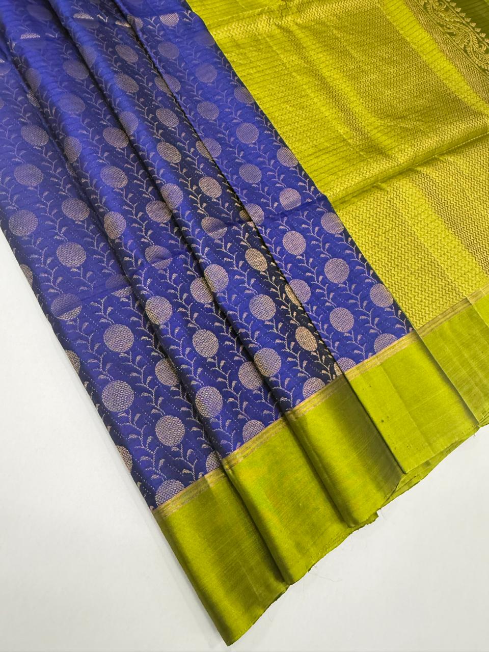 VSM505 - royal blue color body , green color pallu , blouse&nbsp;