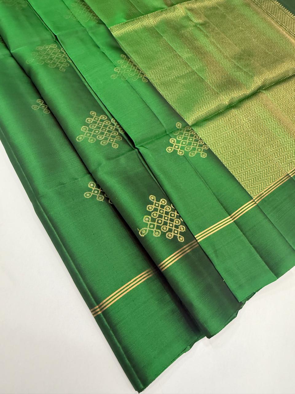 VSM514 - dark green color body , pallu , blouse&nbsp;