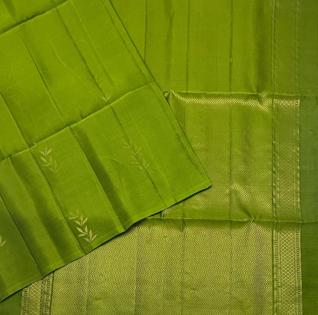 VSM517 - olive green color body , pallu , blouse.