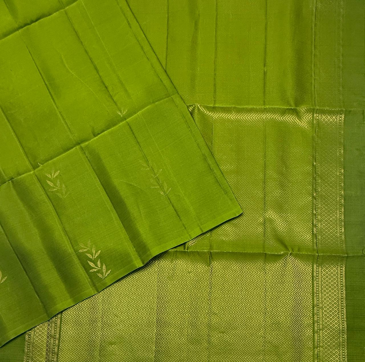 VSM517 - olive green color body , pallu , blouse.