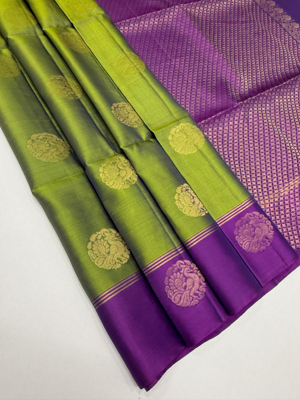 VSM520 - olive green color body , violet color pallu , blouse.