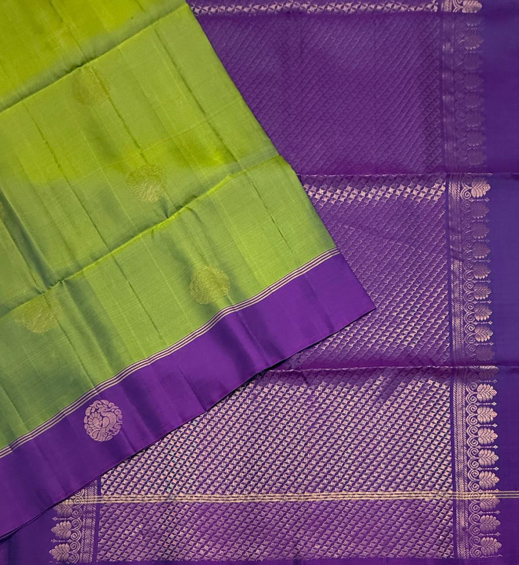 VSM520 - olive green color body , violet color pallu , blouse.