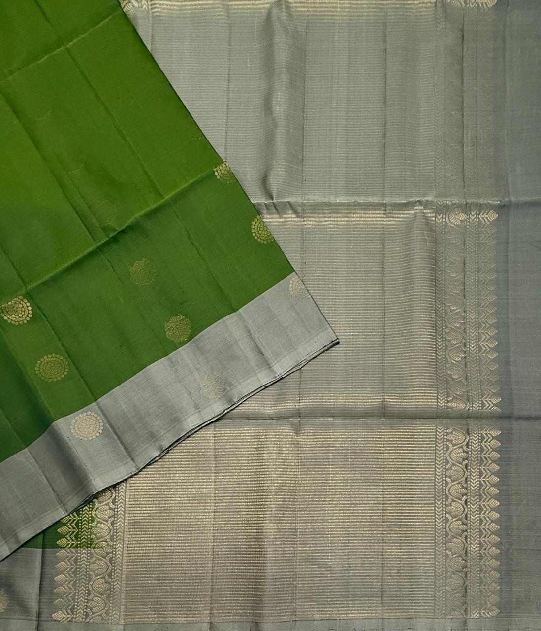 VSM525 - olive green color body , grey color pallu , blouse.