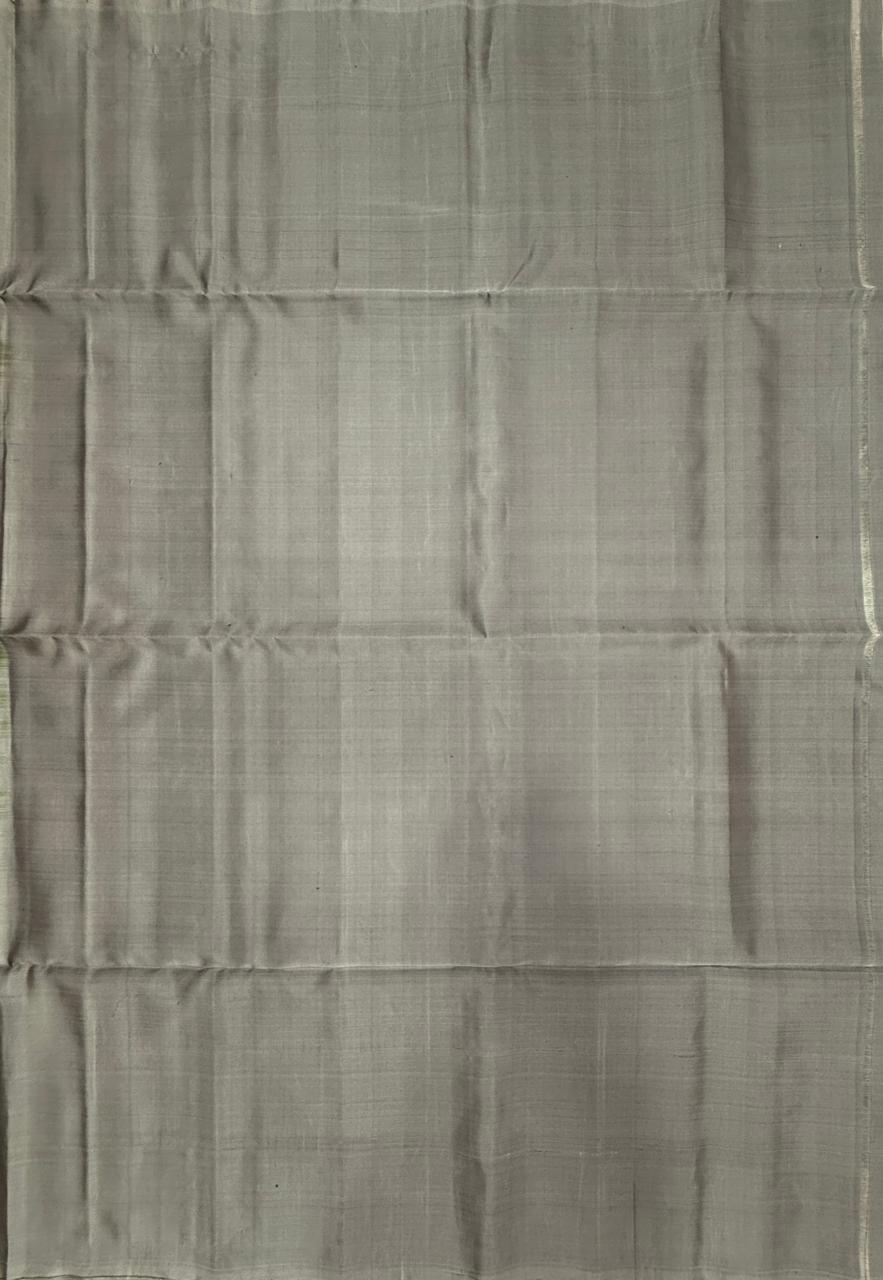 VSM525 - olive green color body , grey color pallu , blouse.