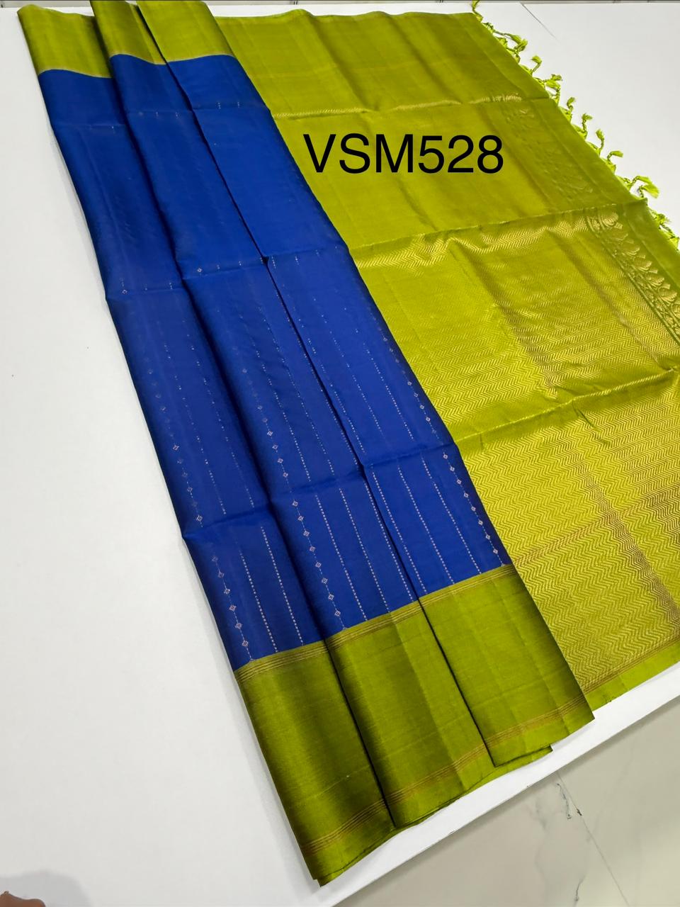 VSM528 - blue color body , leaf green color pallu , blouse.