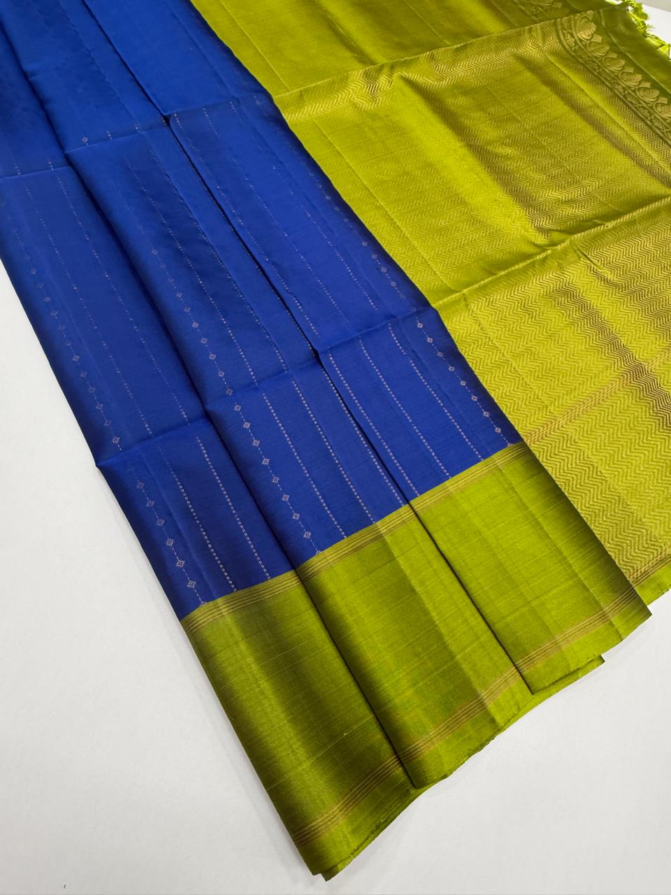 VSM528 - blue color body , leaf green color pallu , blouse.
