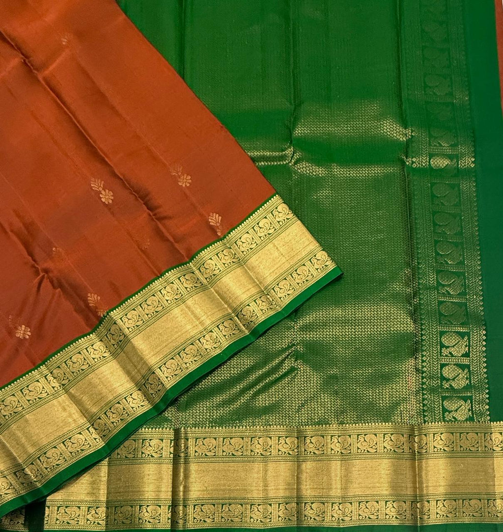 VSM533 - rust orange color body , green color pallu , blouse.