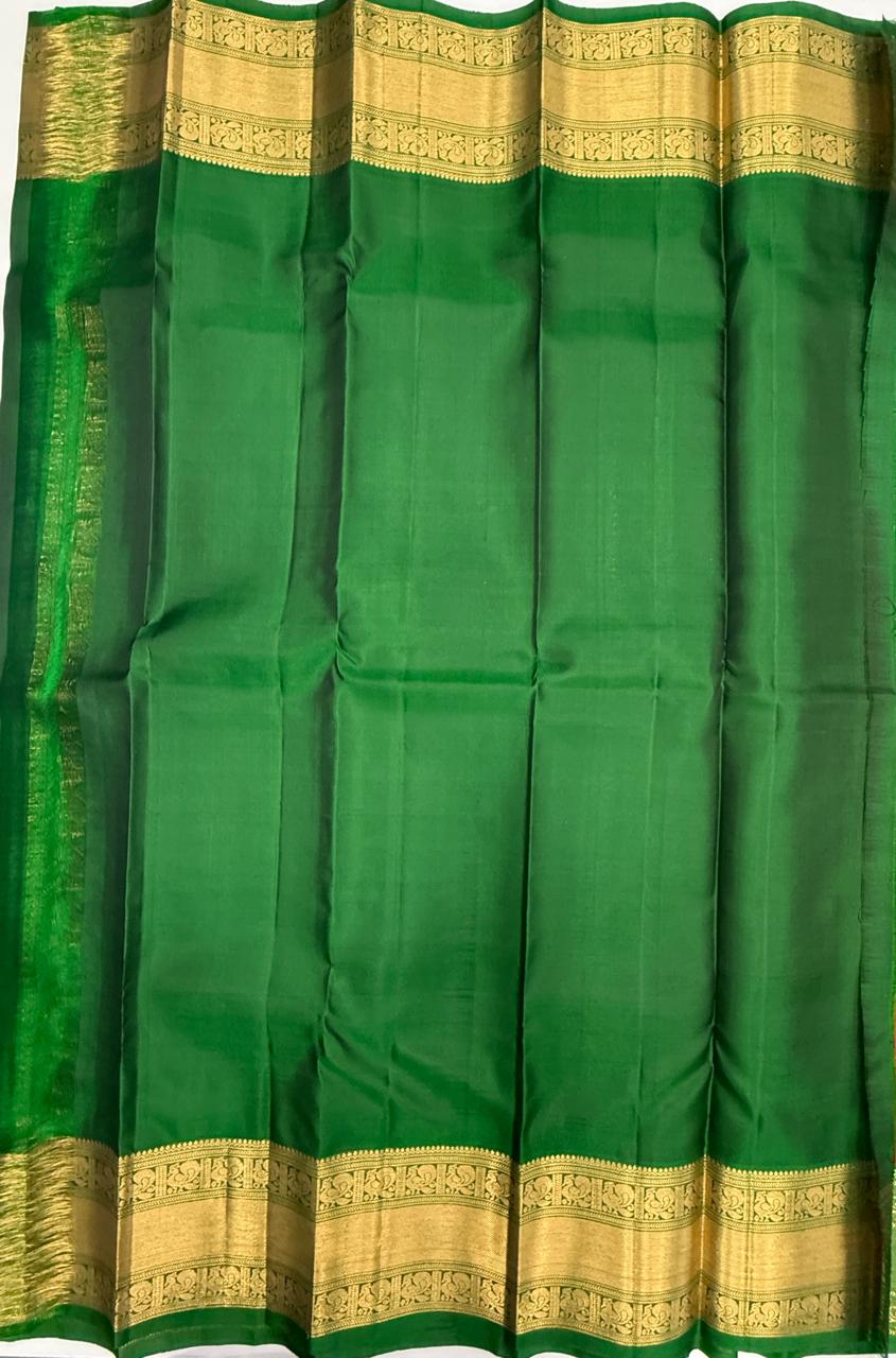 VSM533 - rust orange color body , green color pallu , blouse.