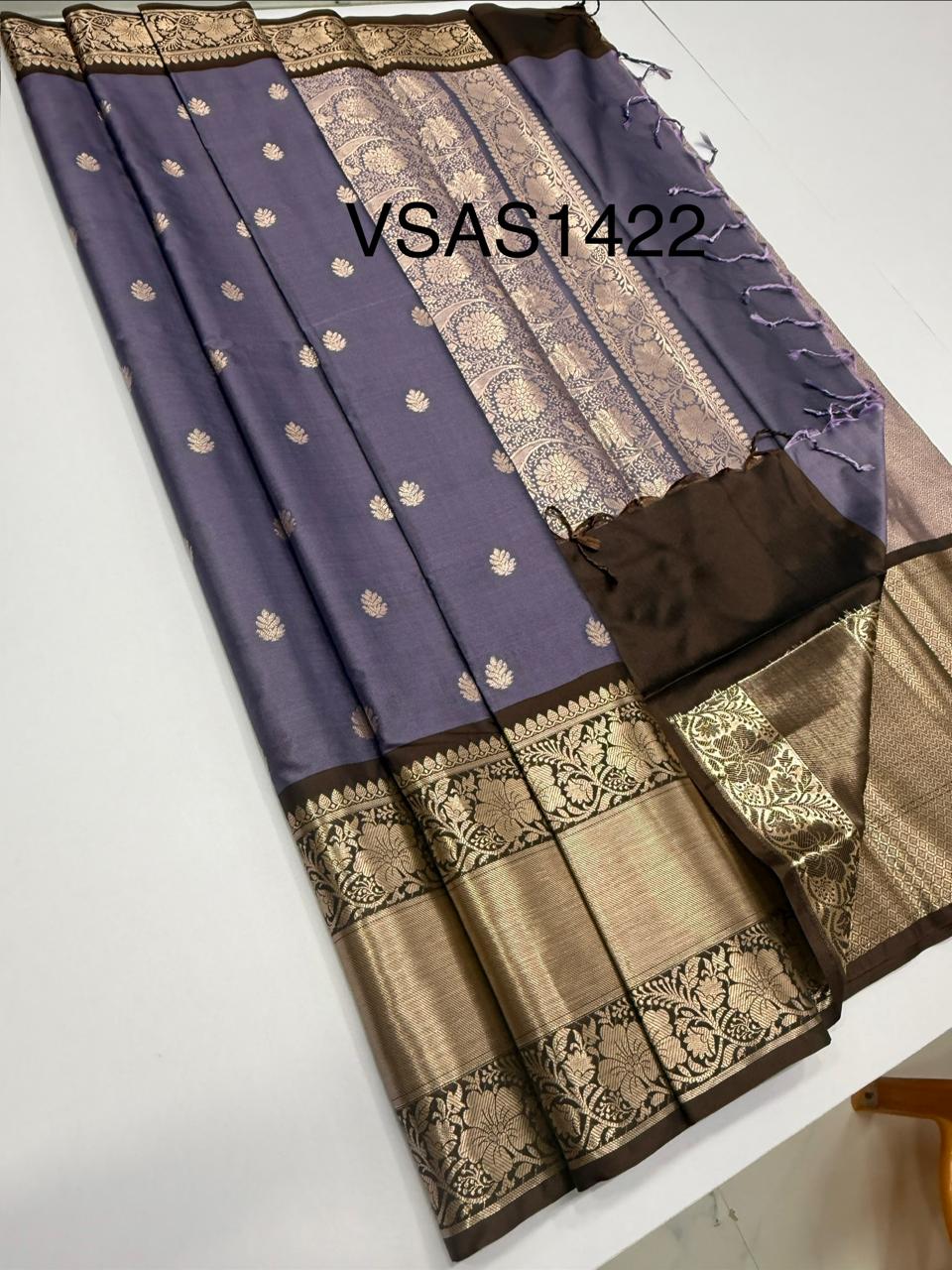 VSAS1422 - lavender color body, pallu , blouse.