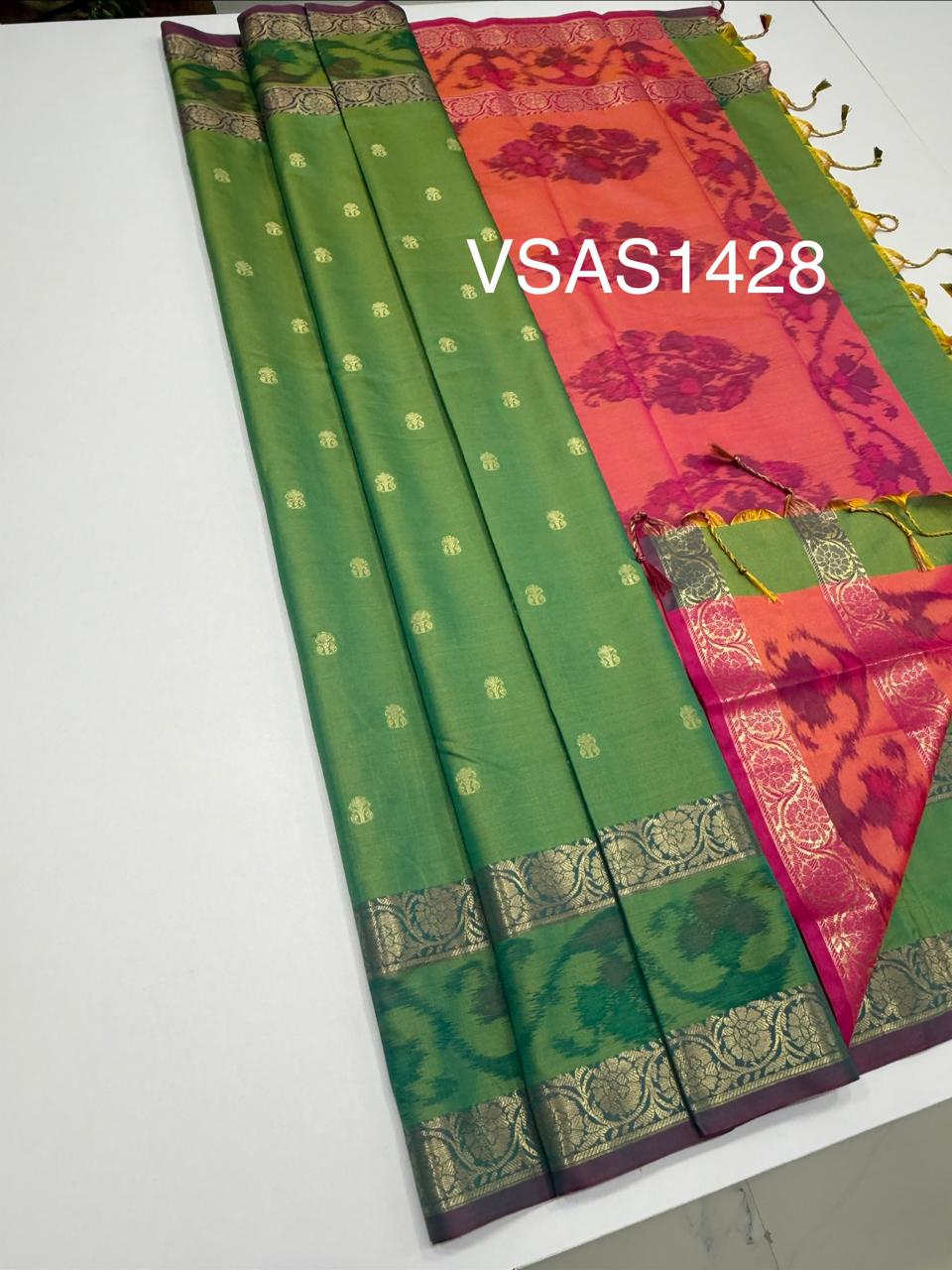 VSAS1428 - dual green color body, pinkish orange color pallu , blouse.