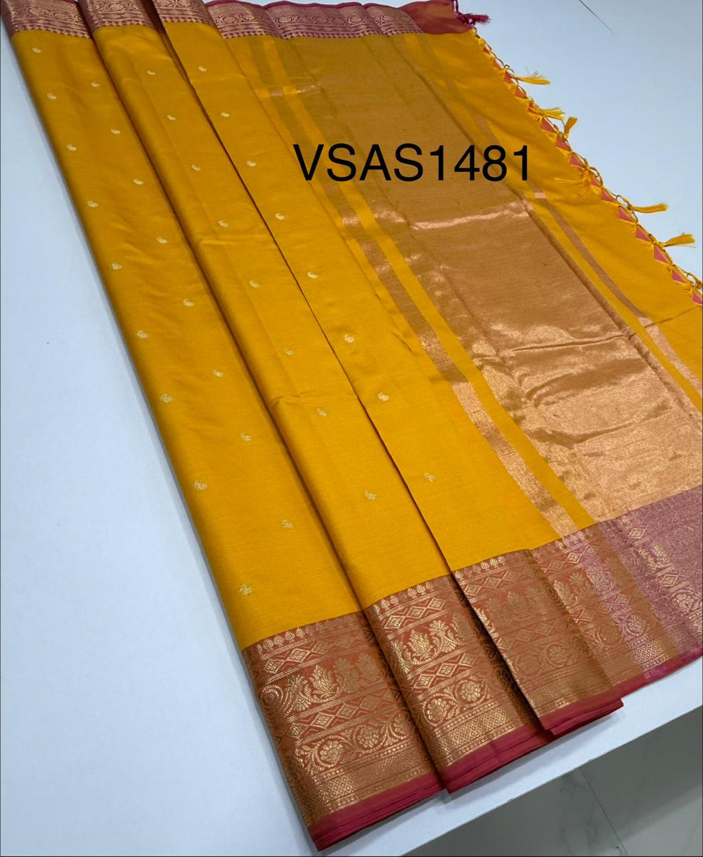 VSAS1481 - yellow color body, pinkish orange color pallu , blouse.