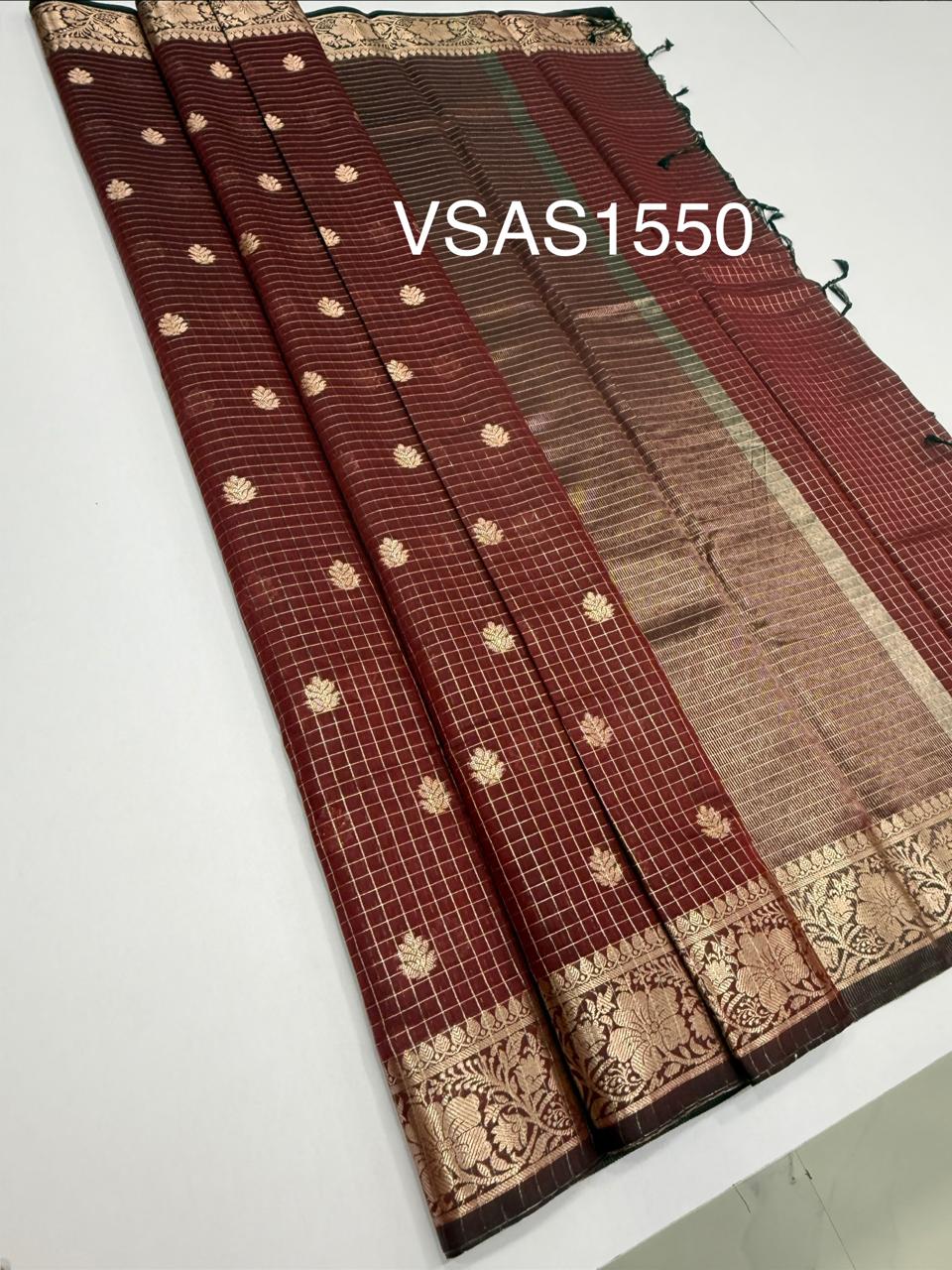 VSAS1550 - maroon color body, pallu , blouse.
