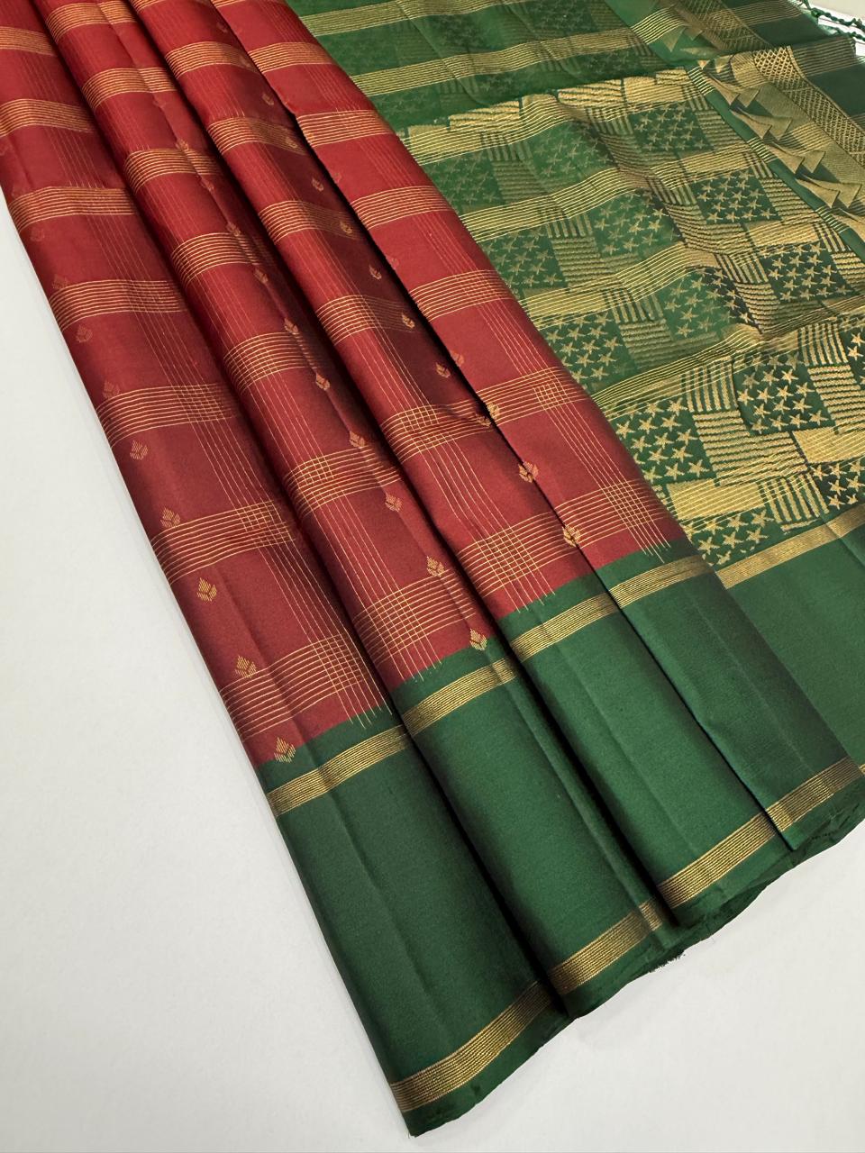 VSF1255 - maroon color body , green color pallu,blouse - Pure silk saree