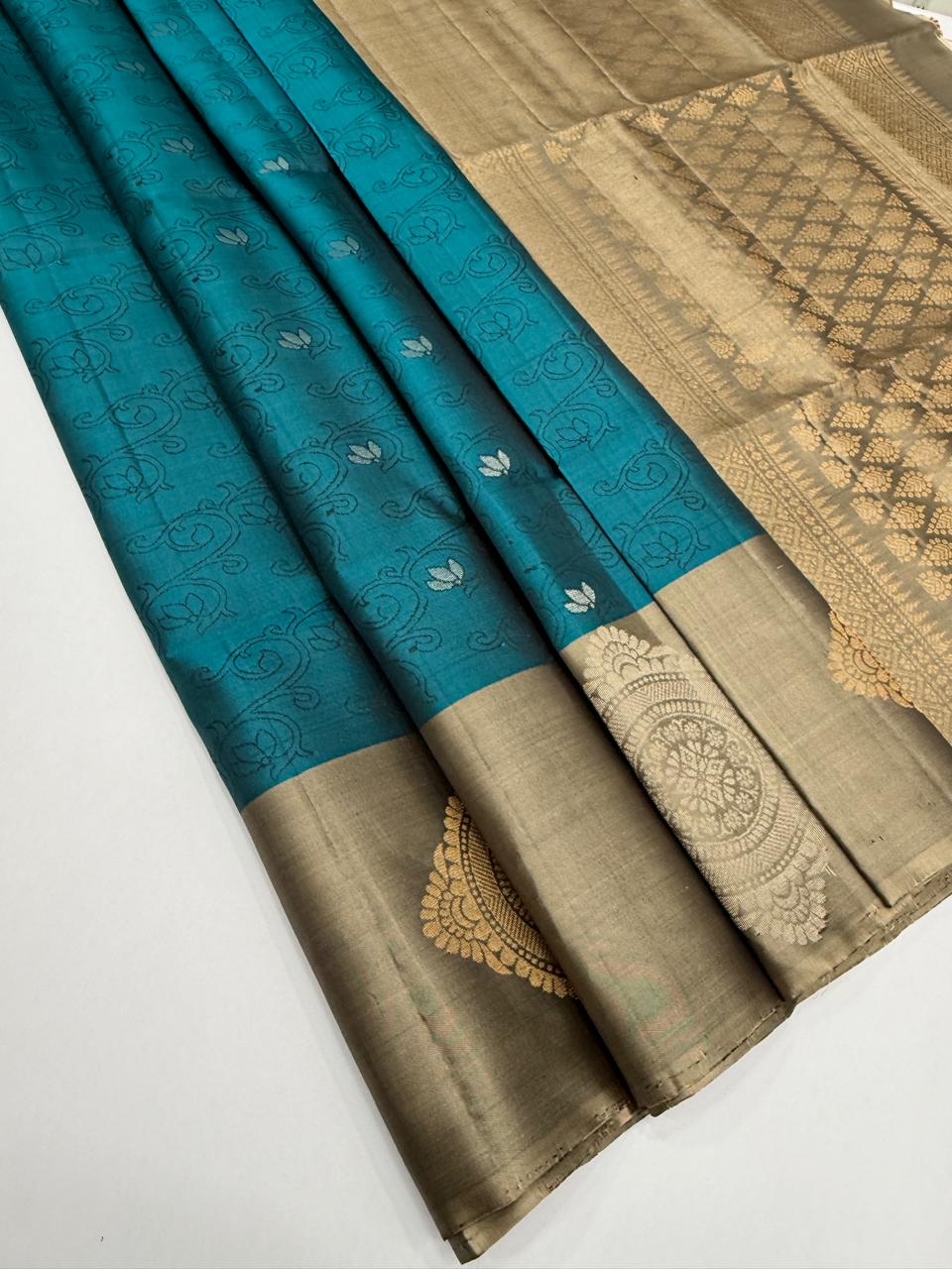VSF1261 - peacock blue color body , violet color pallu,blouse - Pure silk saree