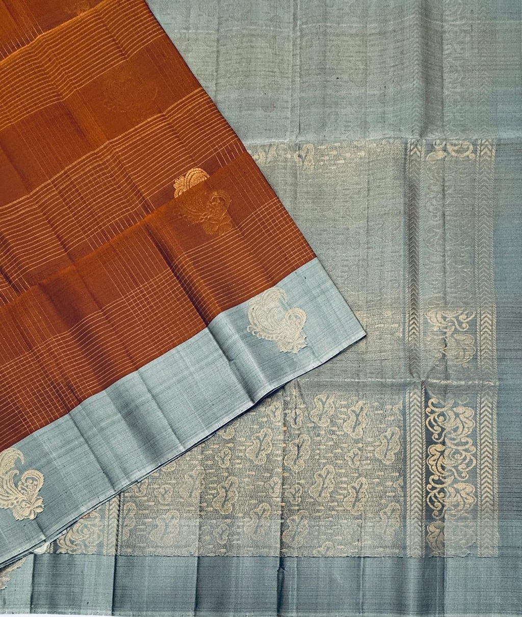 VSF1319 - rust orange color body , grey color pallu,blouse - Pure silk saree