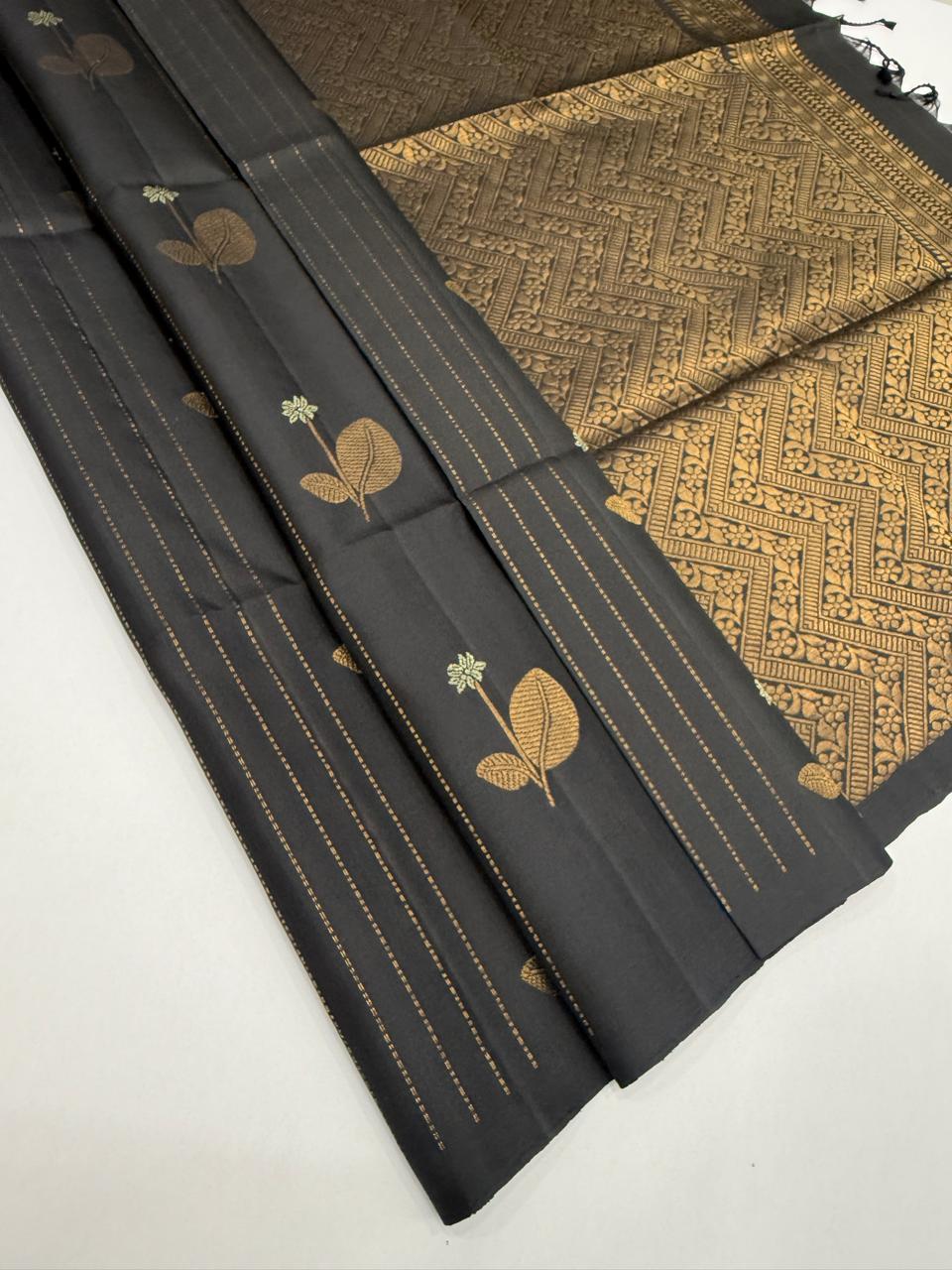 VSF1322 - black color body , pallu,blouse - Pure silk saree