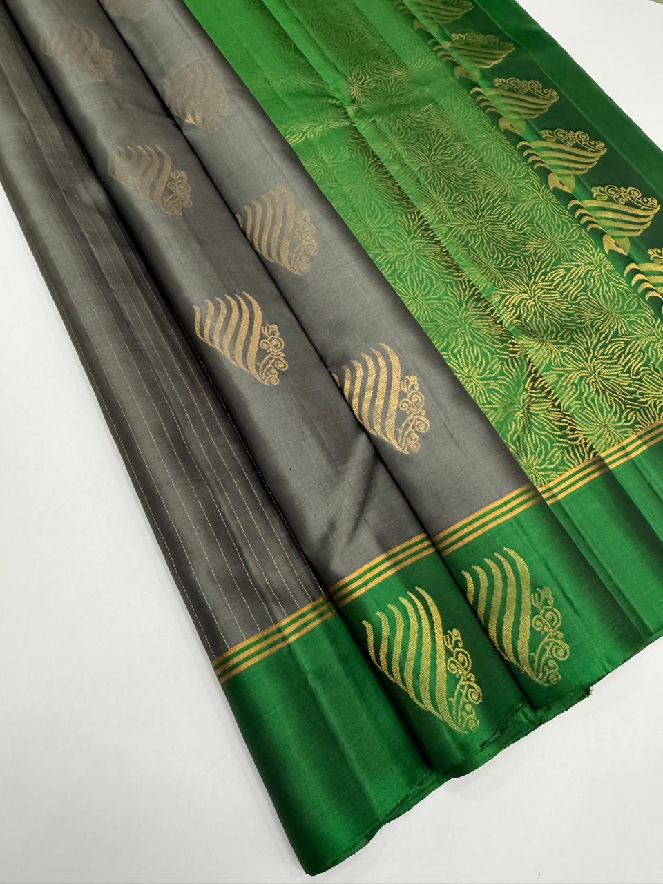 VSF1359 - grey color body , green color pallu,blouse - Pure silk saree