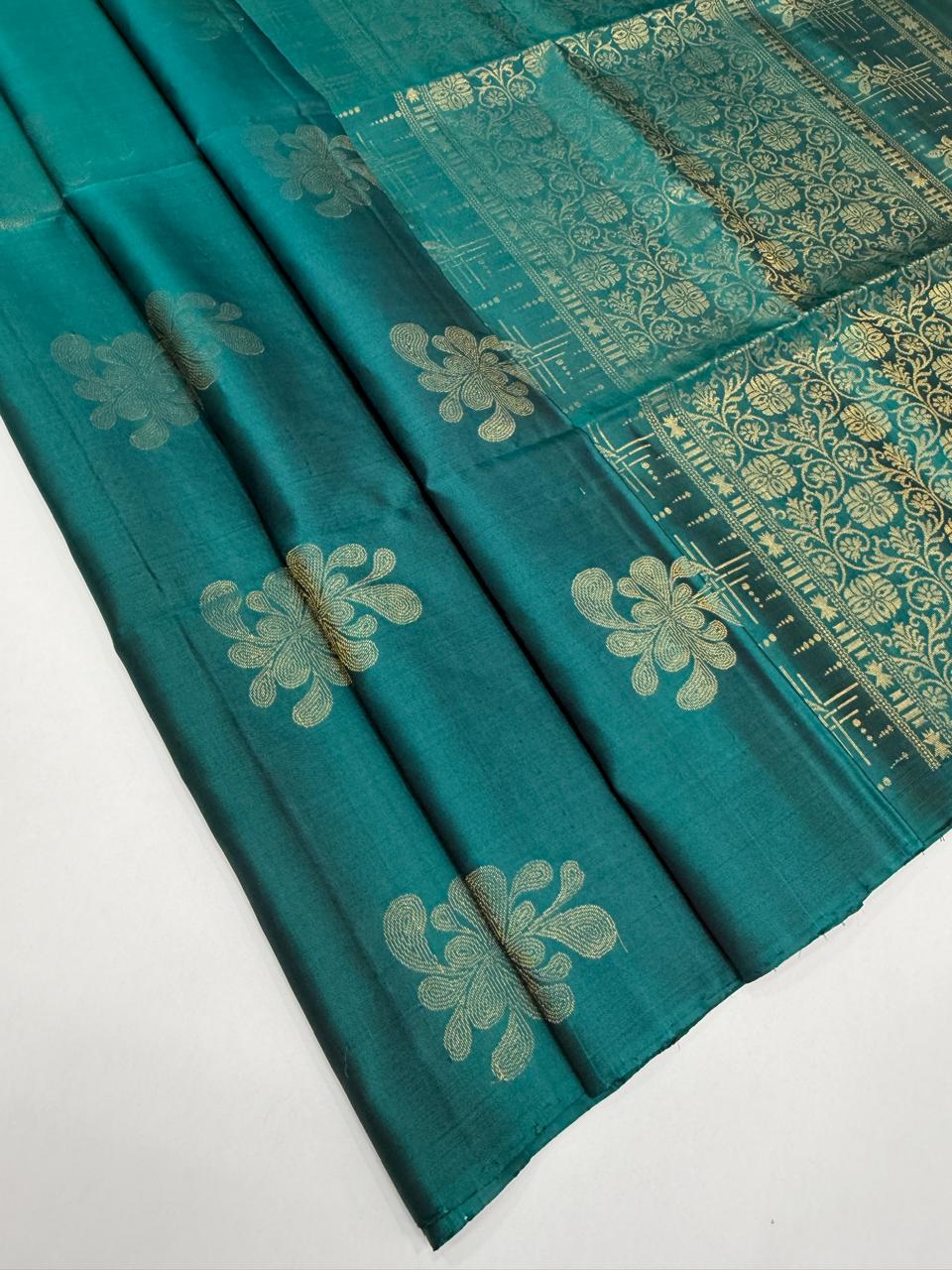 VSS516 - peacock green color body, pallu , blouse pure silk saree