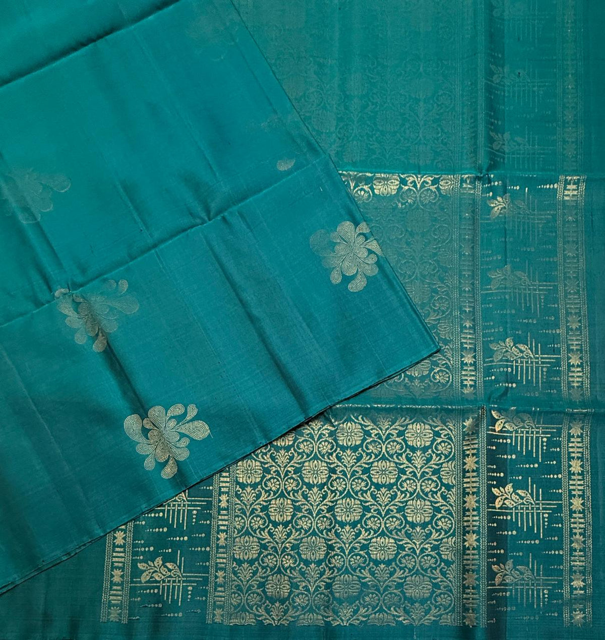 VSS516 - peacock green color body, pallu , blouse pure silk saree