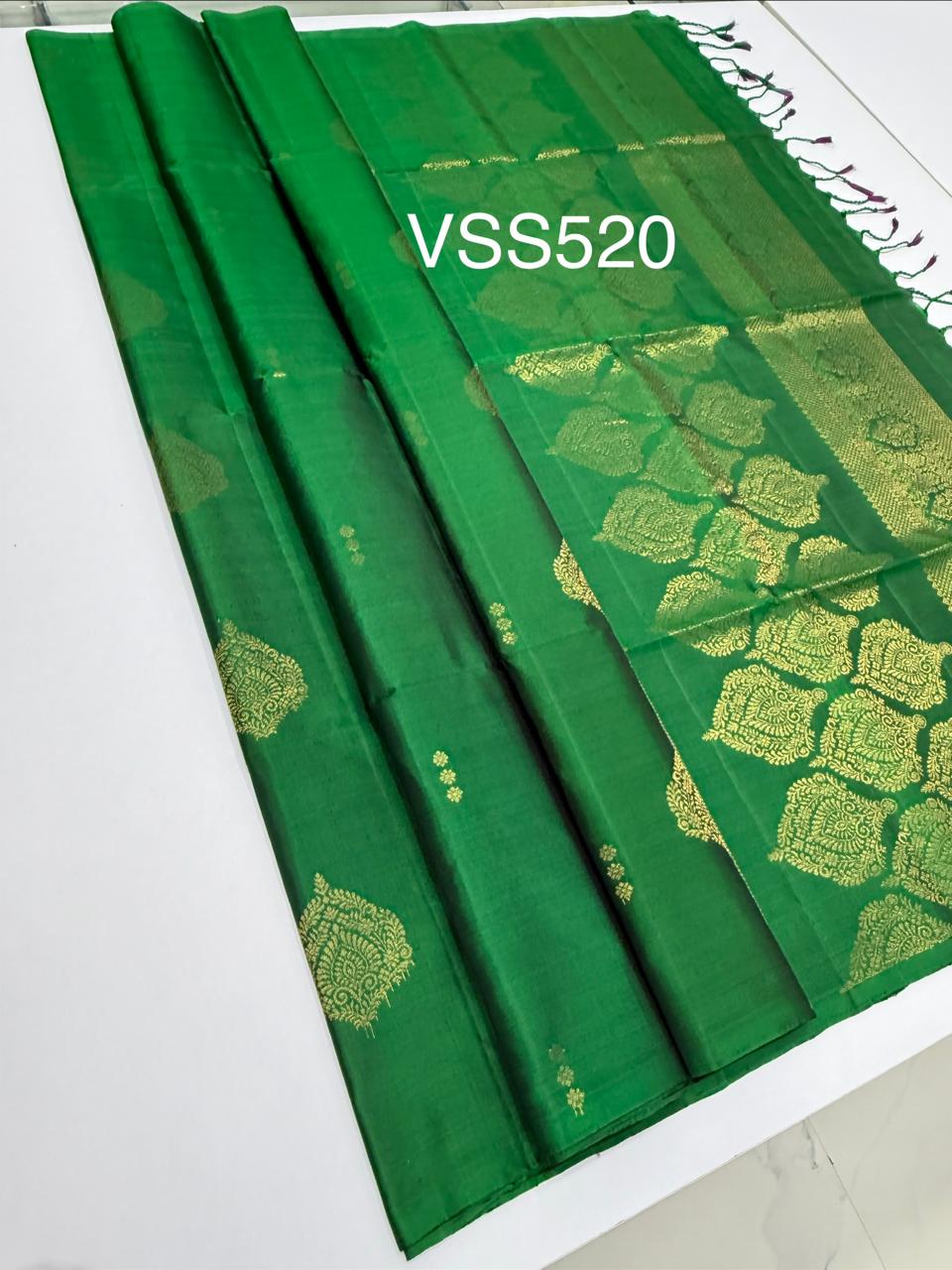 VSS520 - dark green color body, pallu , blouse pure silk saree